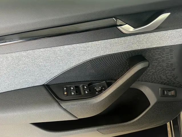 Skoda Octavia view 4