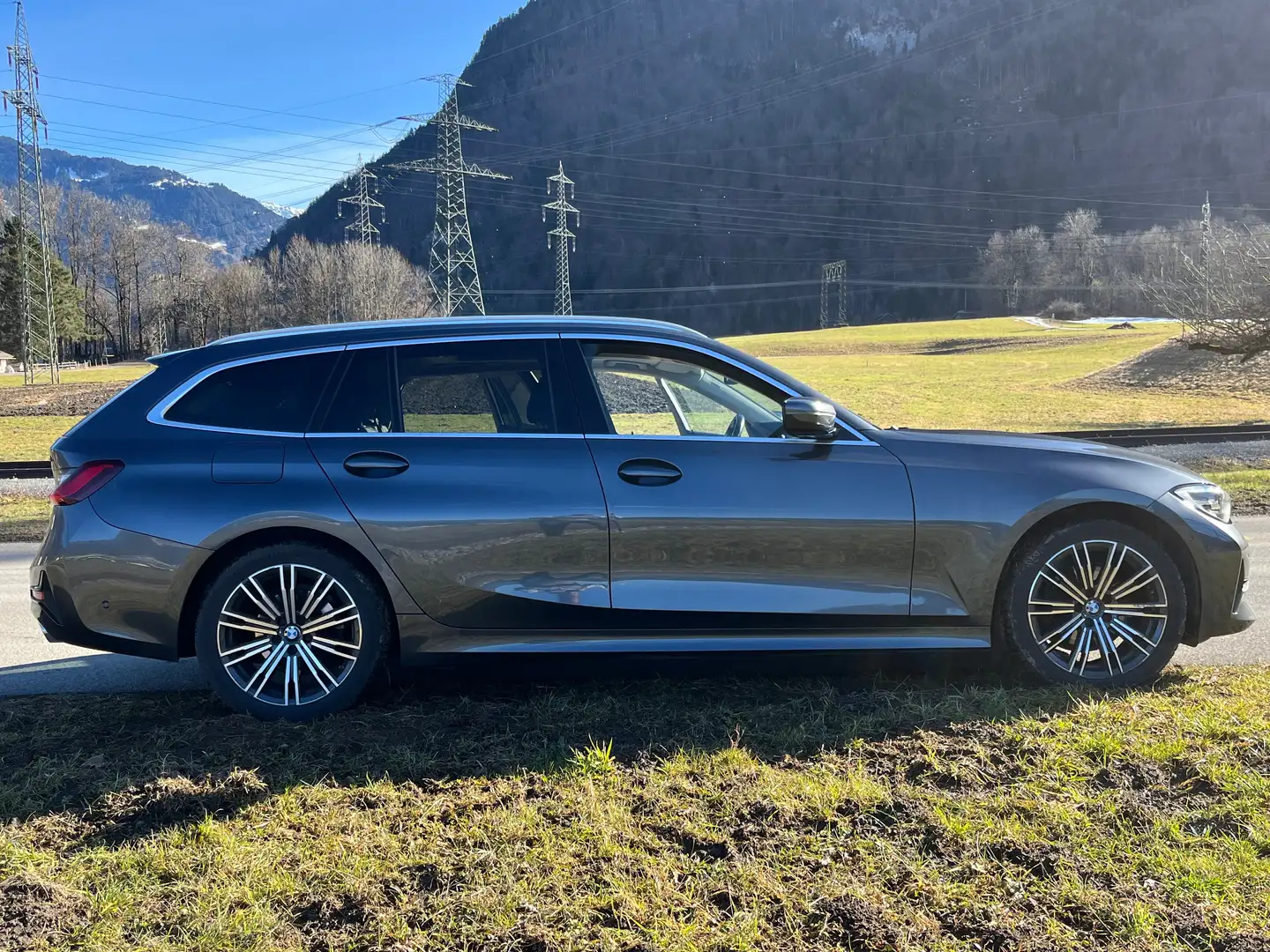 BMW 320 320d Touring Aut. Grau - 1