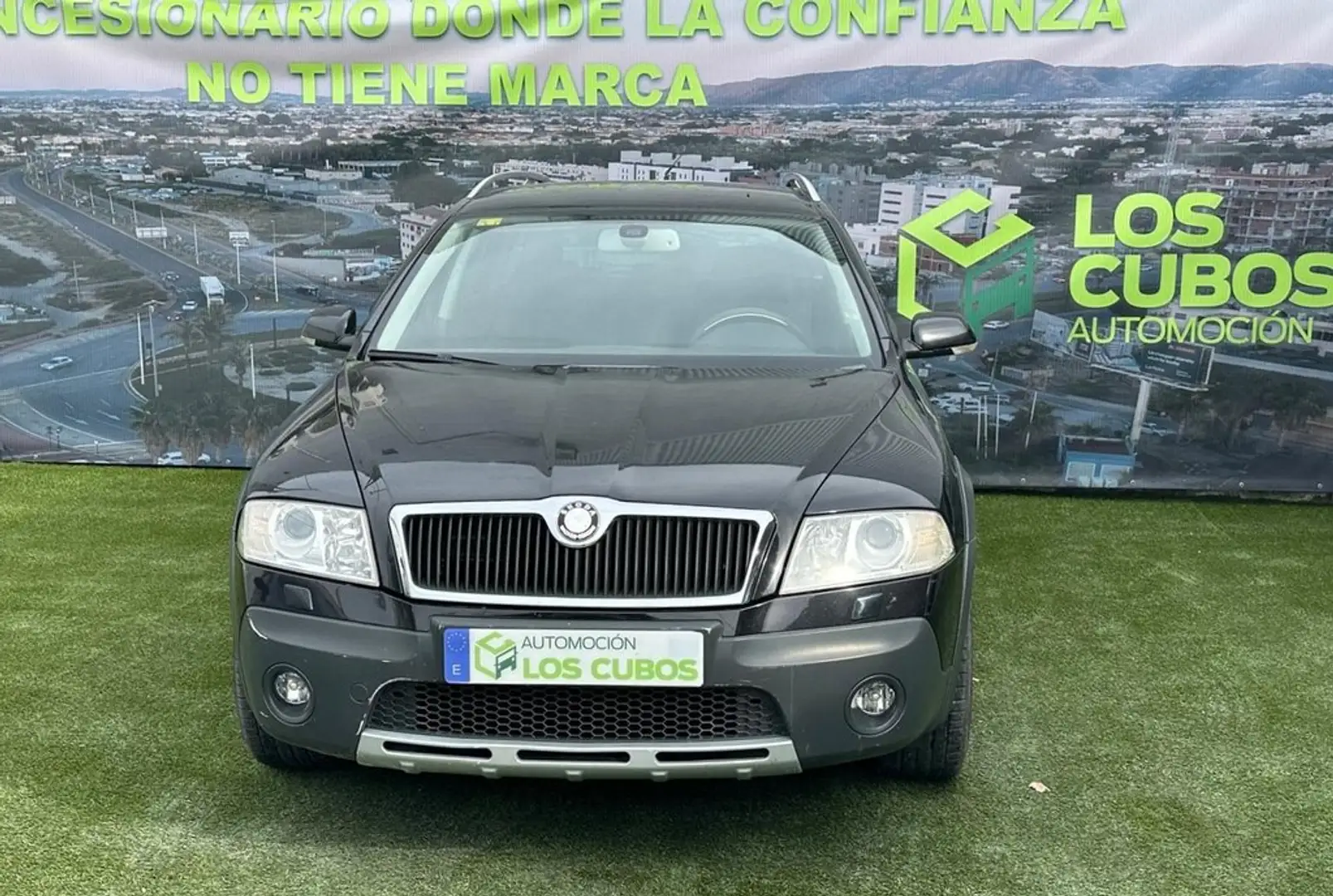 Skoda 120 2.0 TDI 4x4 Schwarz - 1
