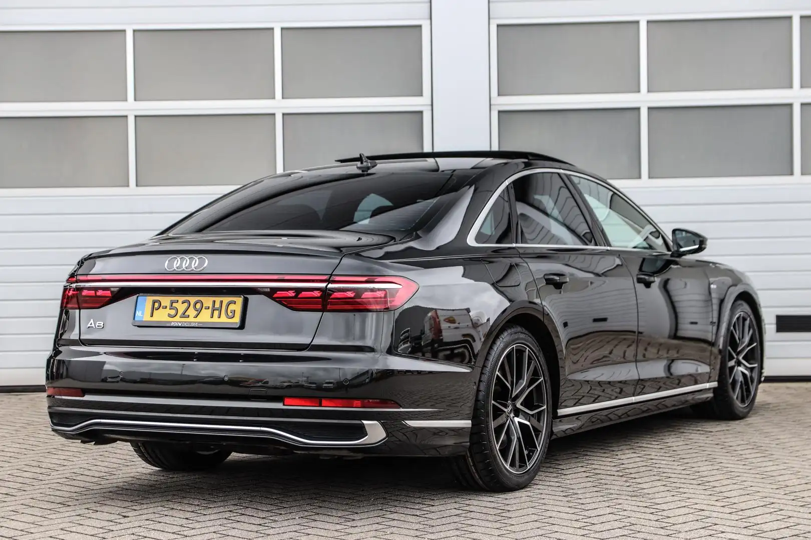 Audi A8 60 TFSIe 462pk Quattro S-Line | Trekhaak | Panoram Grijs - 2