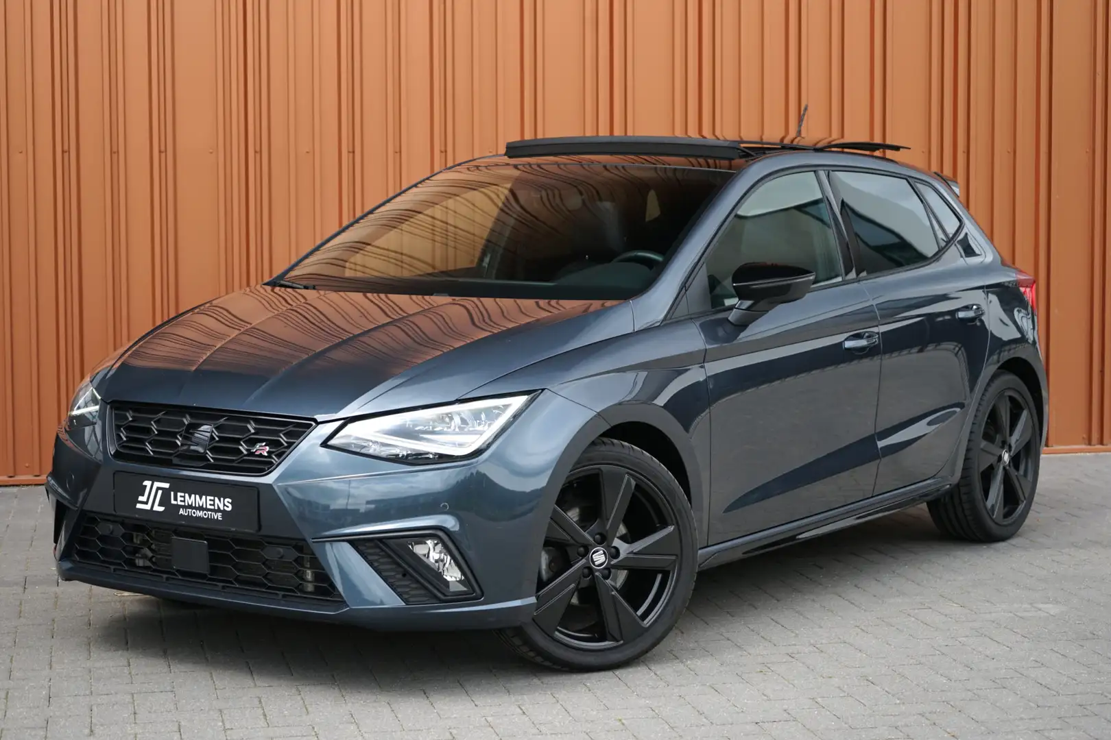 SEAT Ibiza 1.0 TSI FR BLACK EDITION DSG 110PK Panodak Alcanta Grijs - 1