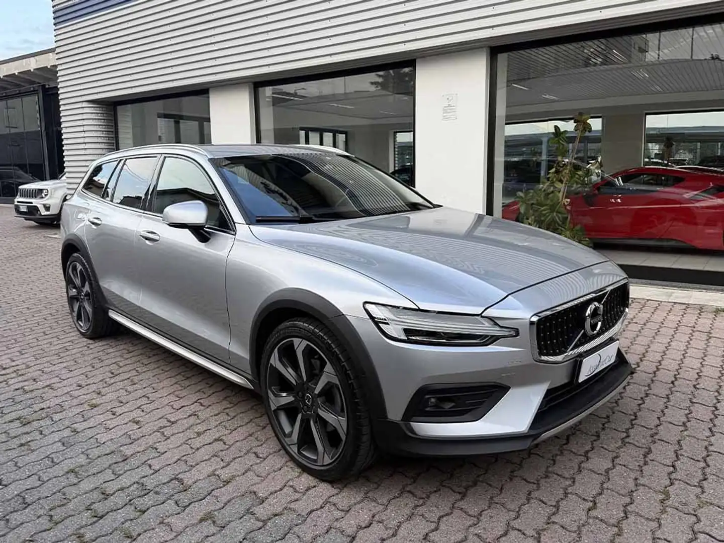 Volvo V60 Cross Country 2.0 b4 Business Pro awd CERCHI 20' TELECAMERA POST Silber - 1