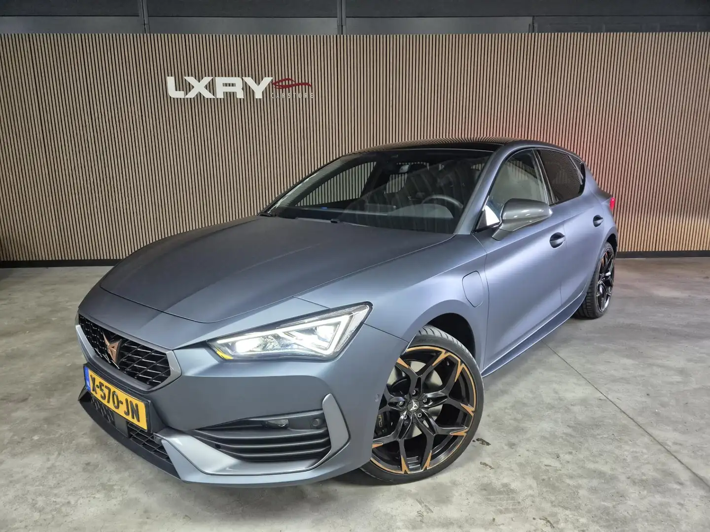 CUPRA Leon Sportstourer 1.4 e-Hybrid VZ Copper Edition | Pano Grijs - 2