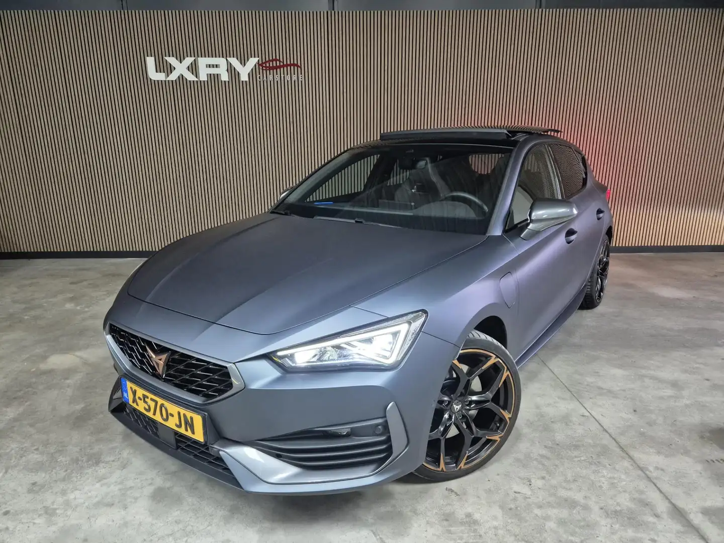 CUPRA Leon Sportstourer 1.4 e-Hybrid VZ Copper Edition | Pano Grijs - 1