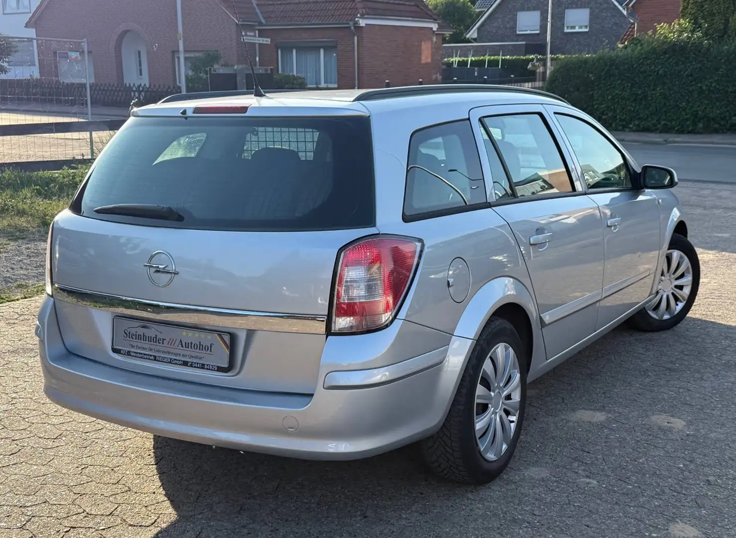 Opel Astra Kombi Astra H Silber - 2