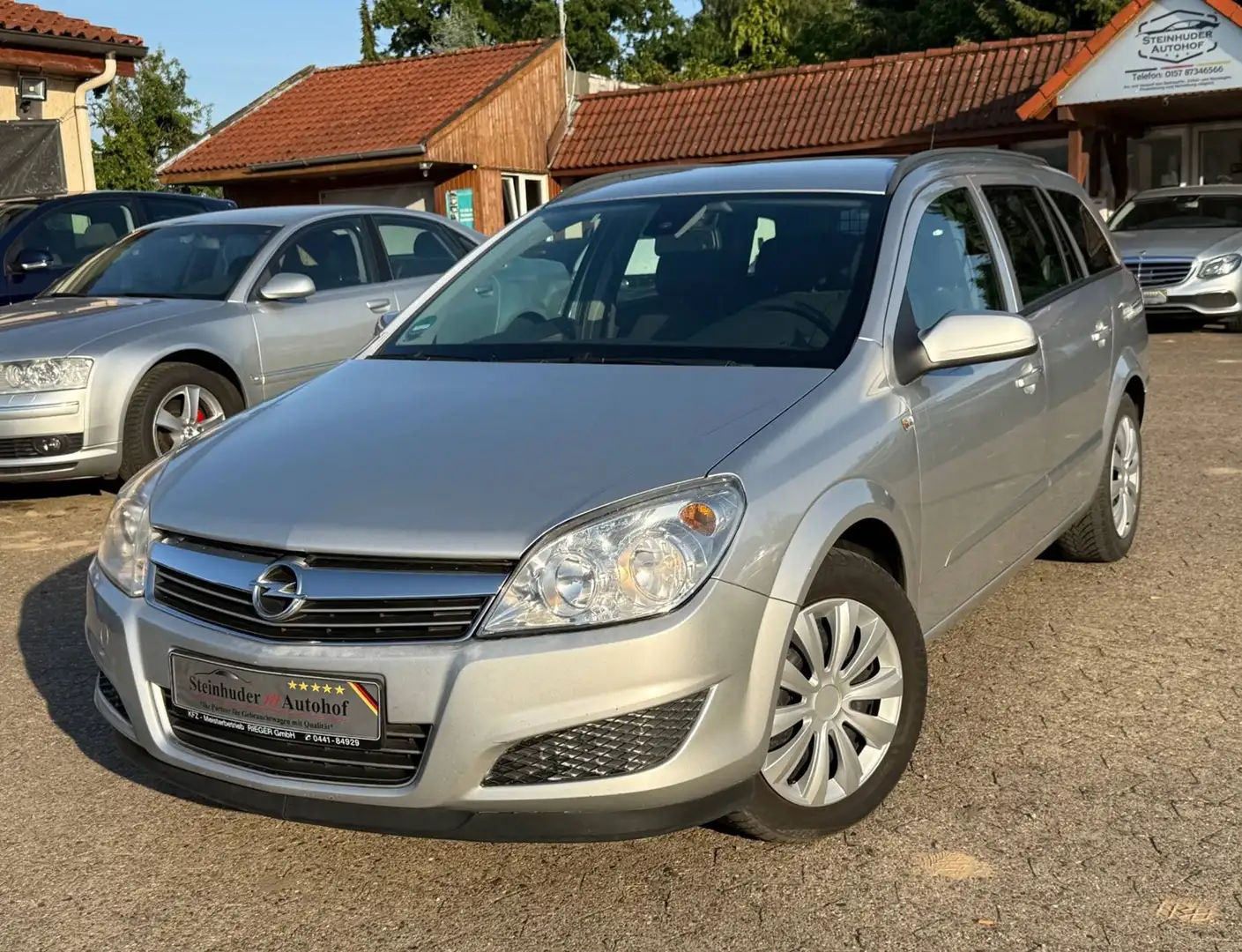 Opel Astra Kombi Astra H Silber - 1