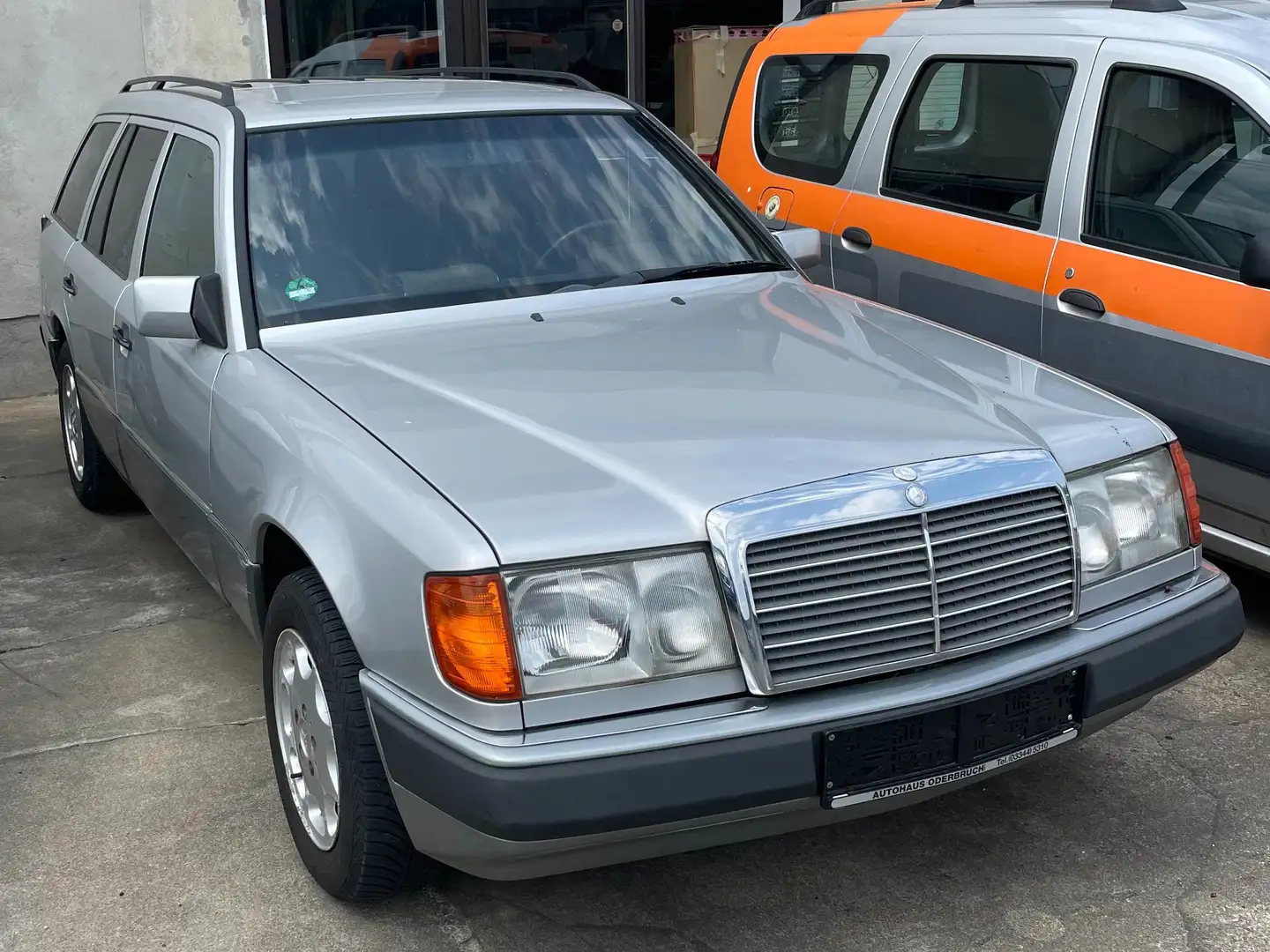 Mercedes-Benz E 230 TE Silber - 1