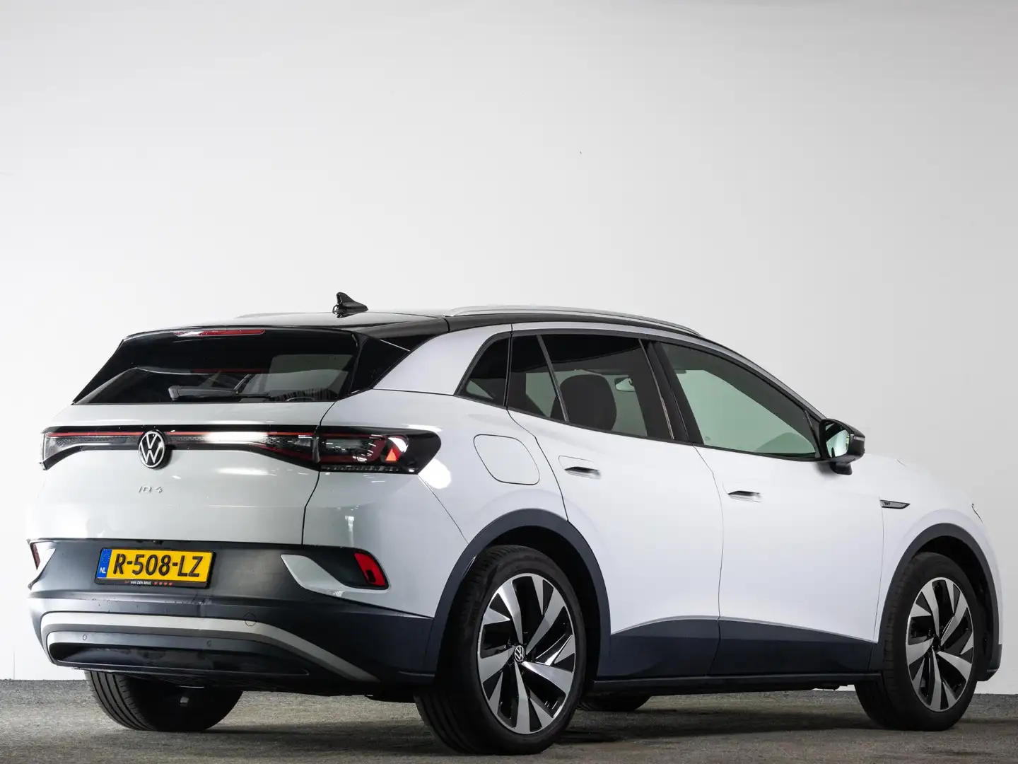 Volkswagen ID.4 First 77 kWh 204pk | Trekhaak | Warmtepomp | Adapt Blanc - 2