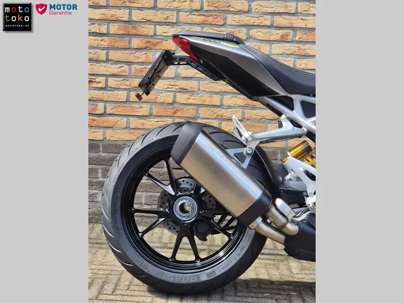 Triumph Speed Triple 1200 RS - foto 3