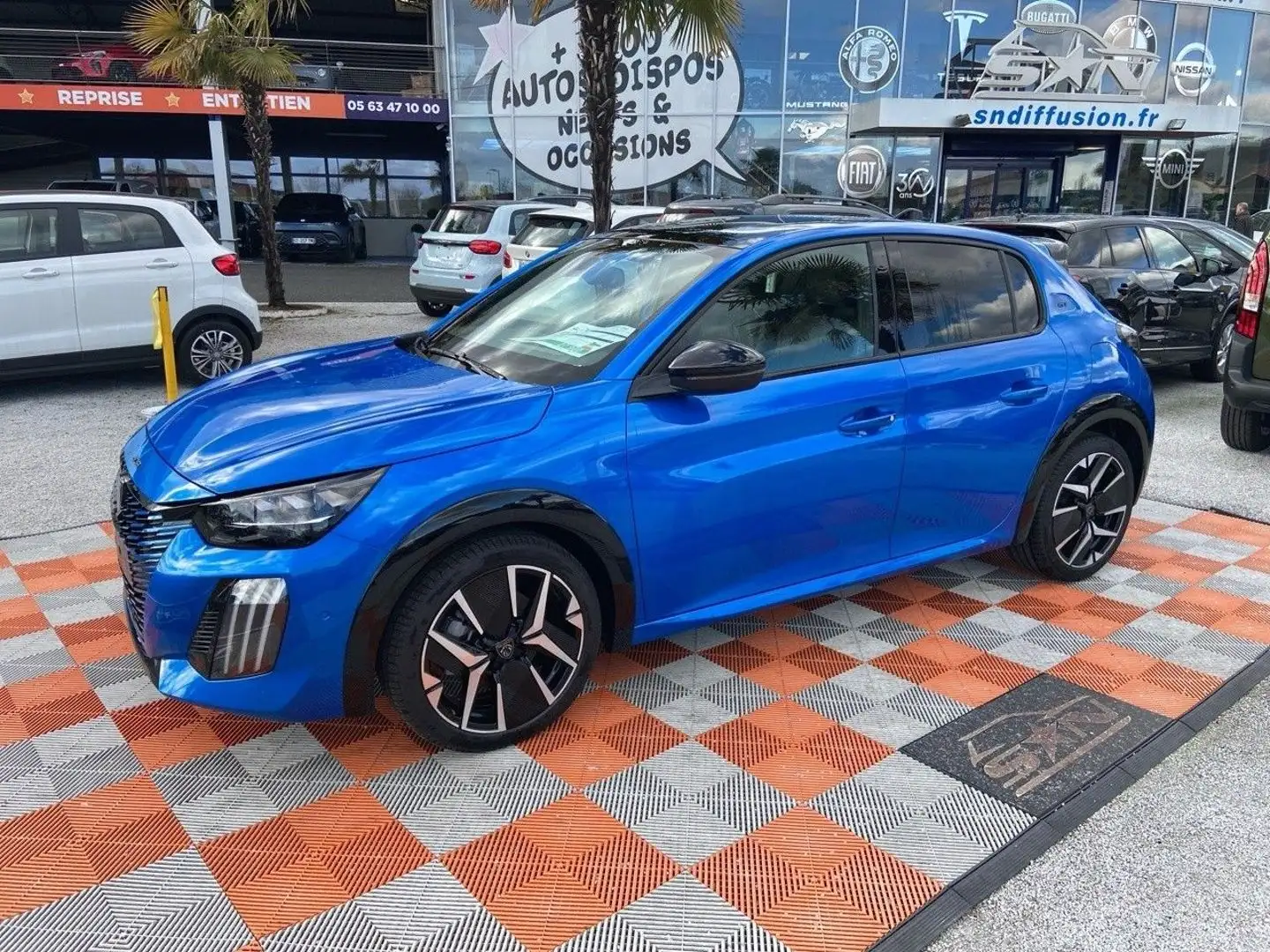 Peugeot 208 Hybrid 145 GT e-DCS6 GPS Toit Pano Caméra 360Â° Blau - 1