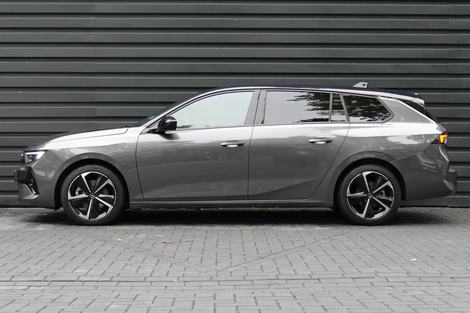 Opel Astra Sports Tourer 1.2 TURBO HYBRID 136PK GS AUTOMAAT / Grijs - 2