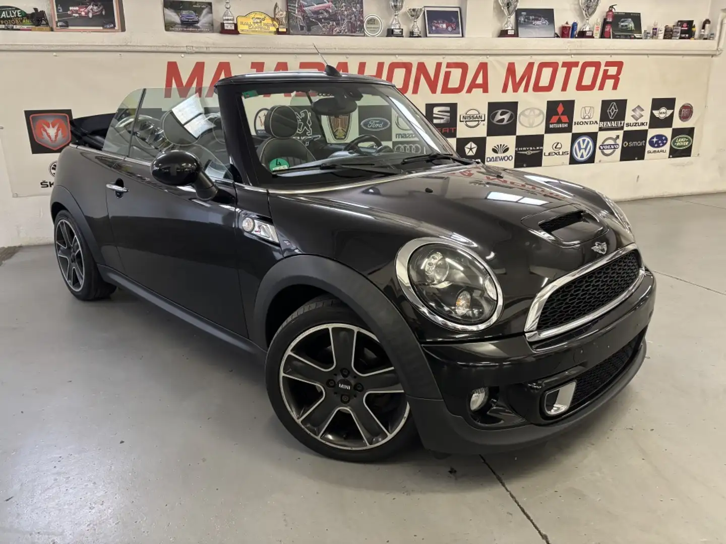 MINI Cooper SD Cabrio Černá - 2