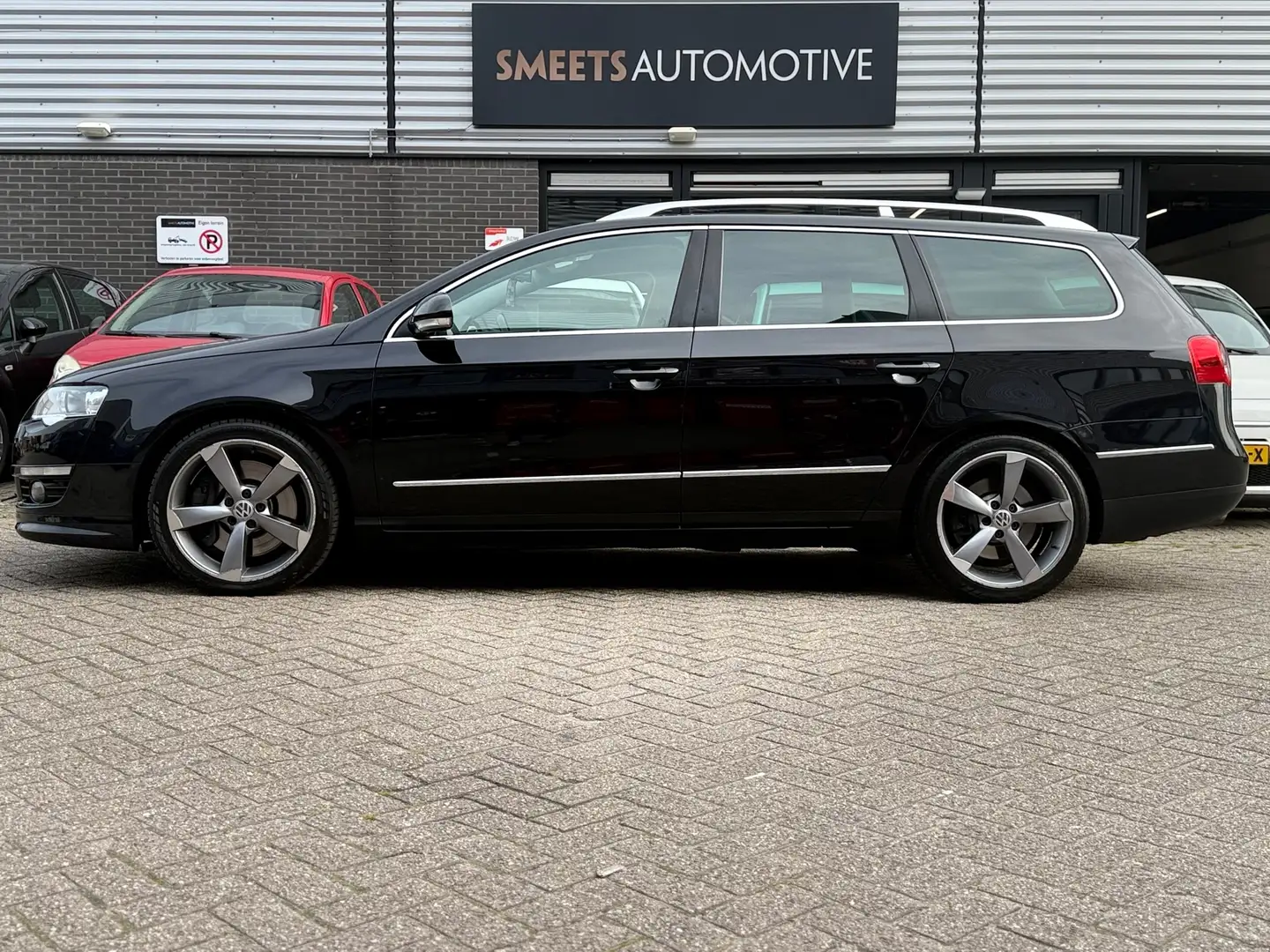 Volkswagen Passat Variant 3.2 V6 Highline 4M, Met APK afgeleverd Zwart - 1