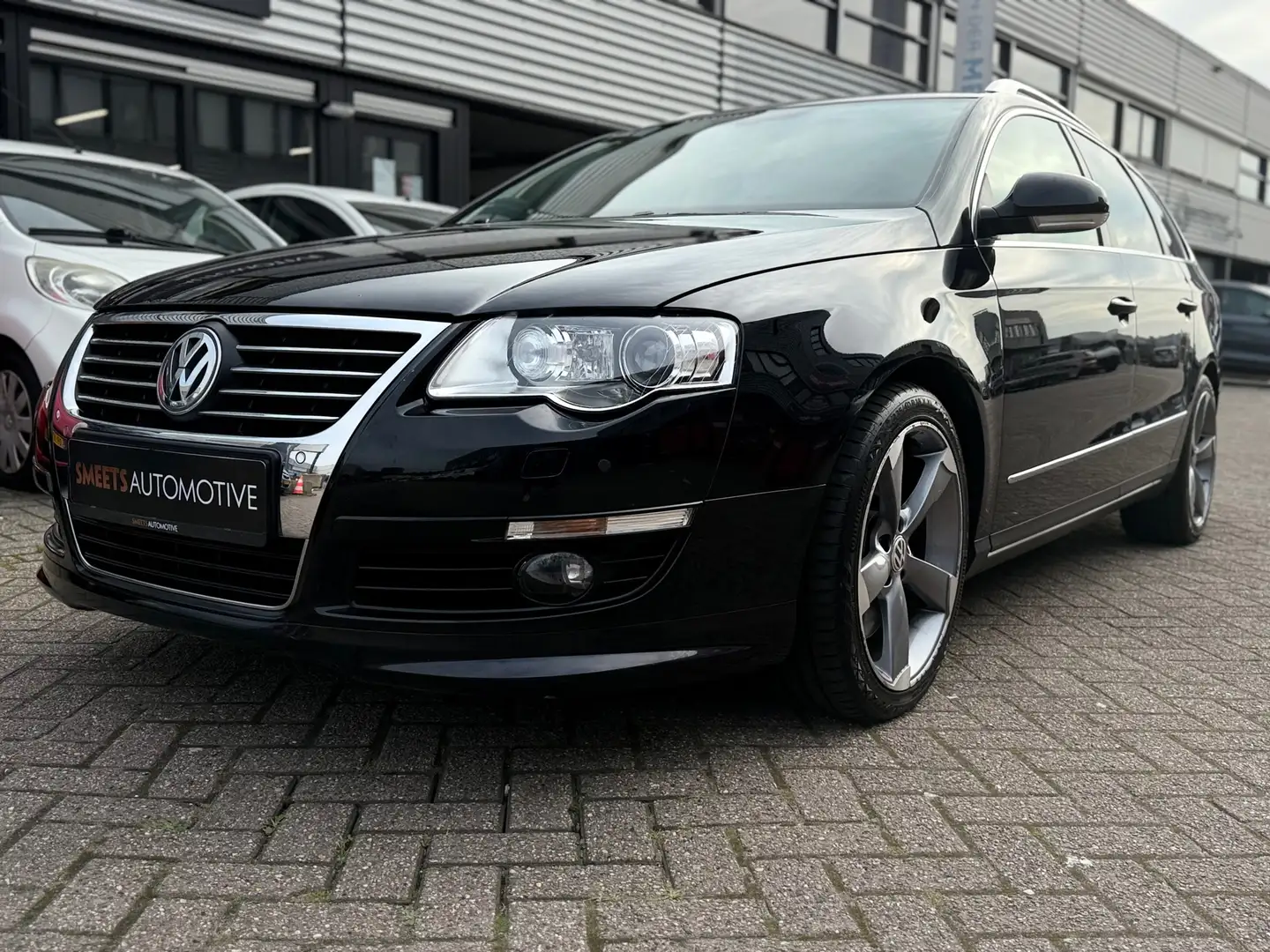 Volkswagen Passat Variant 3.2 V6 Highline 4M, Met APK afgeleverd Zwart - 2