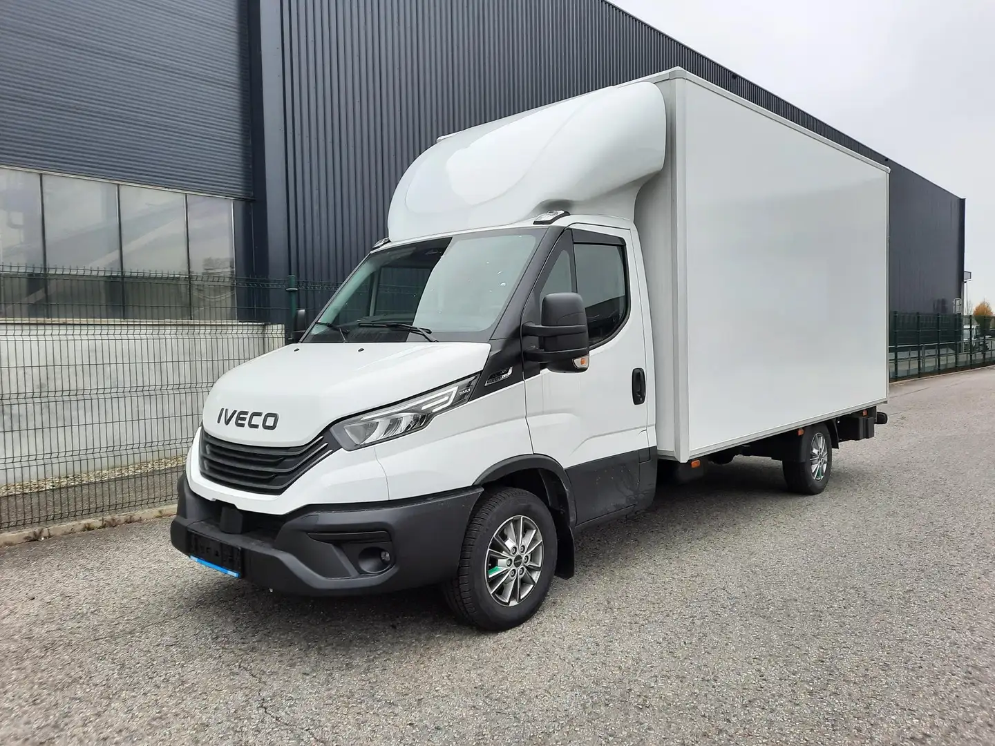 Iveco Daily **AKTION** Koffer mit LBW € 47.990,- NETTO Weiß - 1