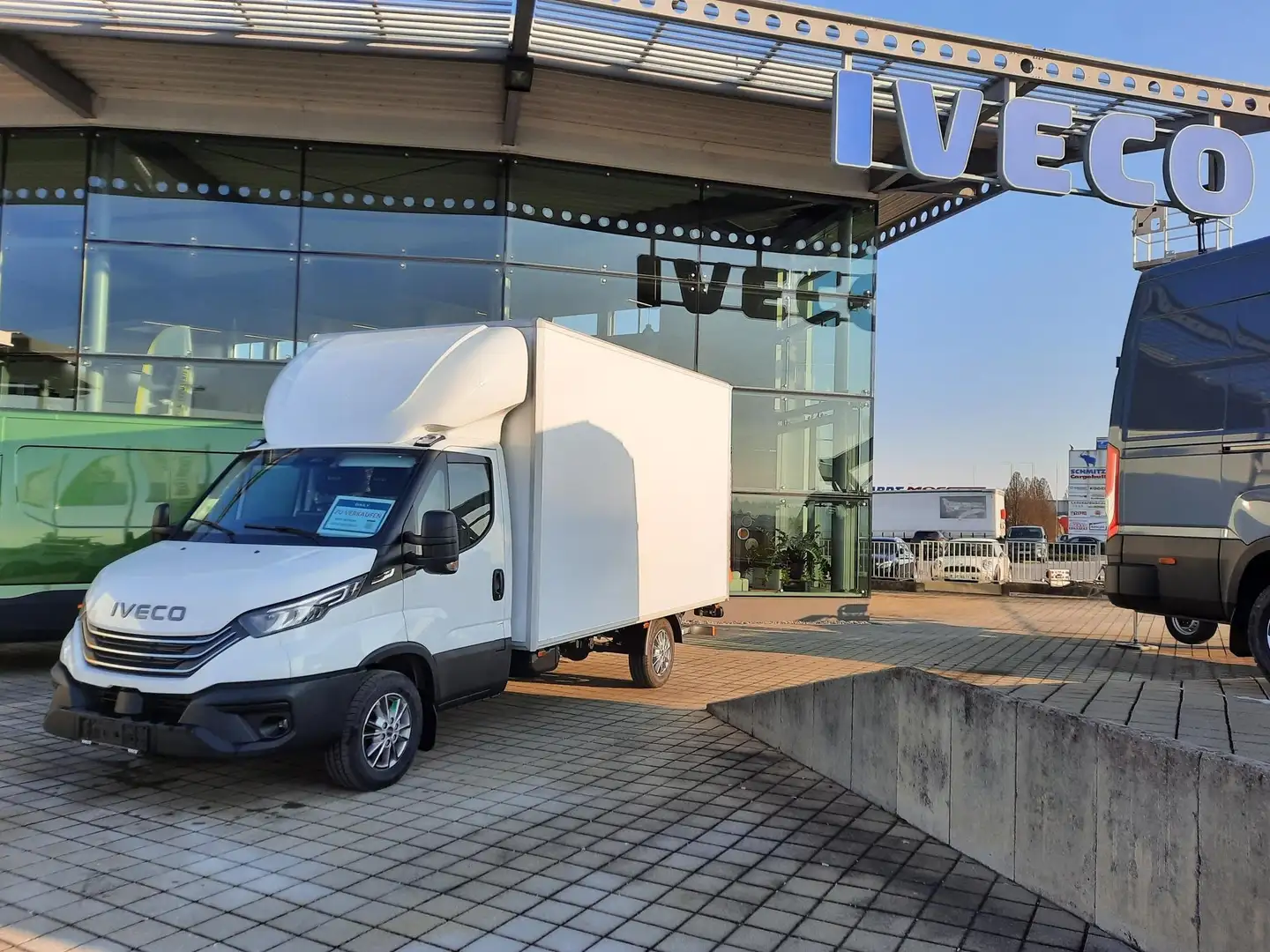 Iveco Daily **AKTION** Koffer mit LBW € 48.036,- NETTO Weiß - 1