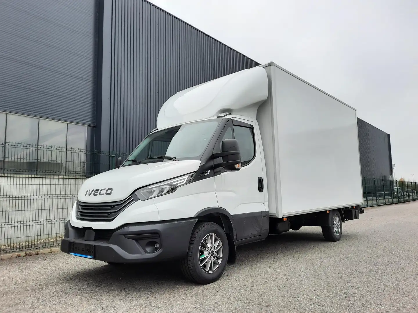 Iveco Daily **AKTION** Koffer mit LBW € 48.036,- NETTO Weiß - 2