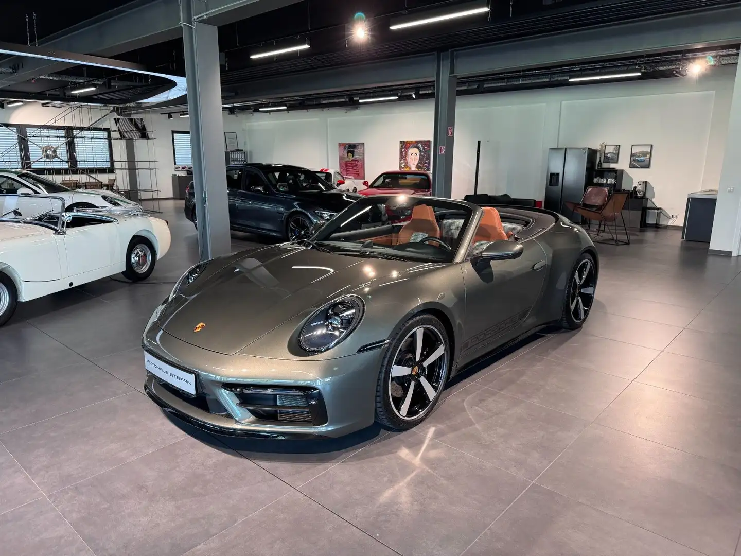 Porsche 992 Carrera 4S CabrioExclusiveHeritage app 05.27 Zelená - 1