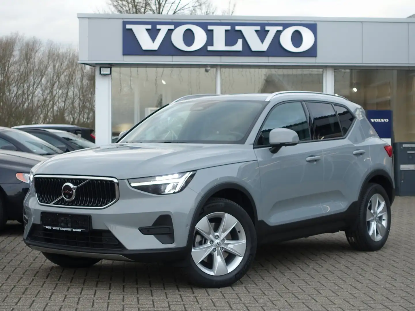 Volvo XC40 Core B3 Mild-Hybrid 360°KAM/ACC/PILOT/BLIS Grau - 1