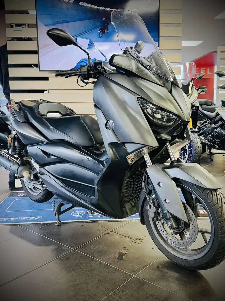 Yamaha X-Max 125