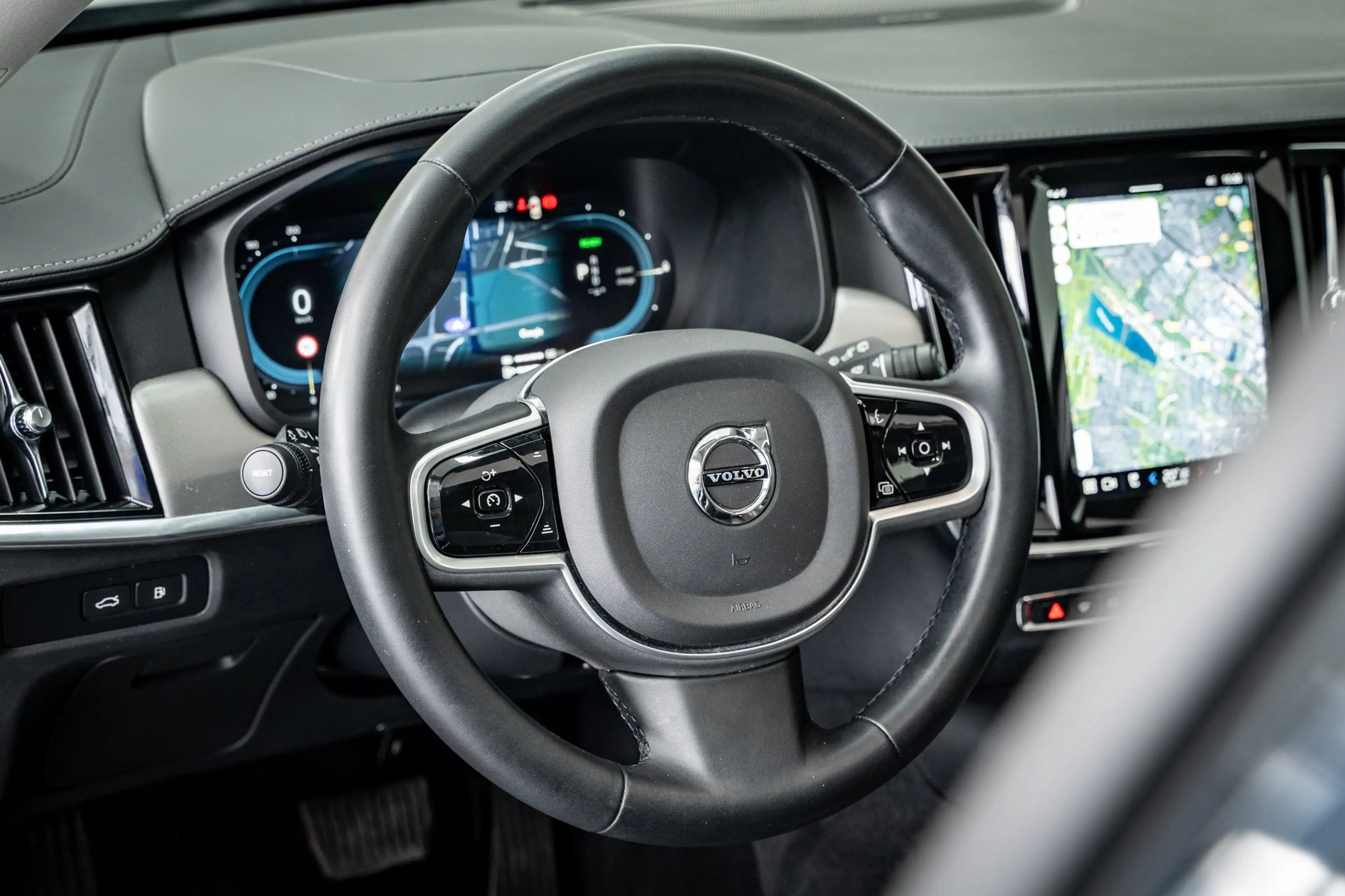 Volvo V90 T6 350PK AWD Plus Dark | 360° | Panoramadak | 19" — photo 49