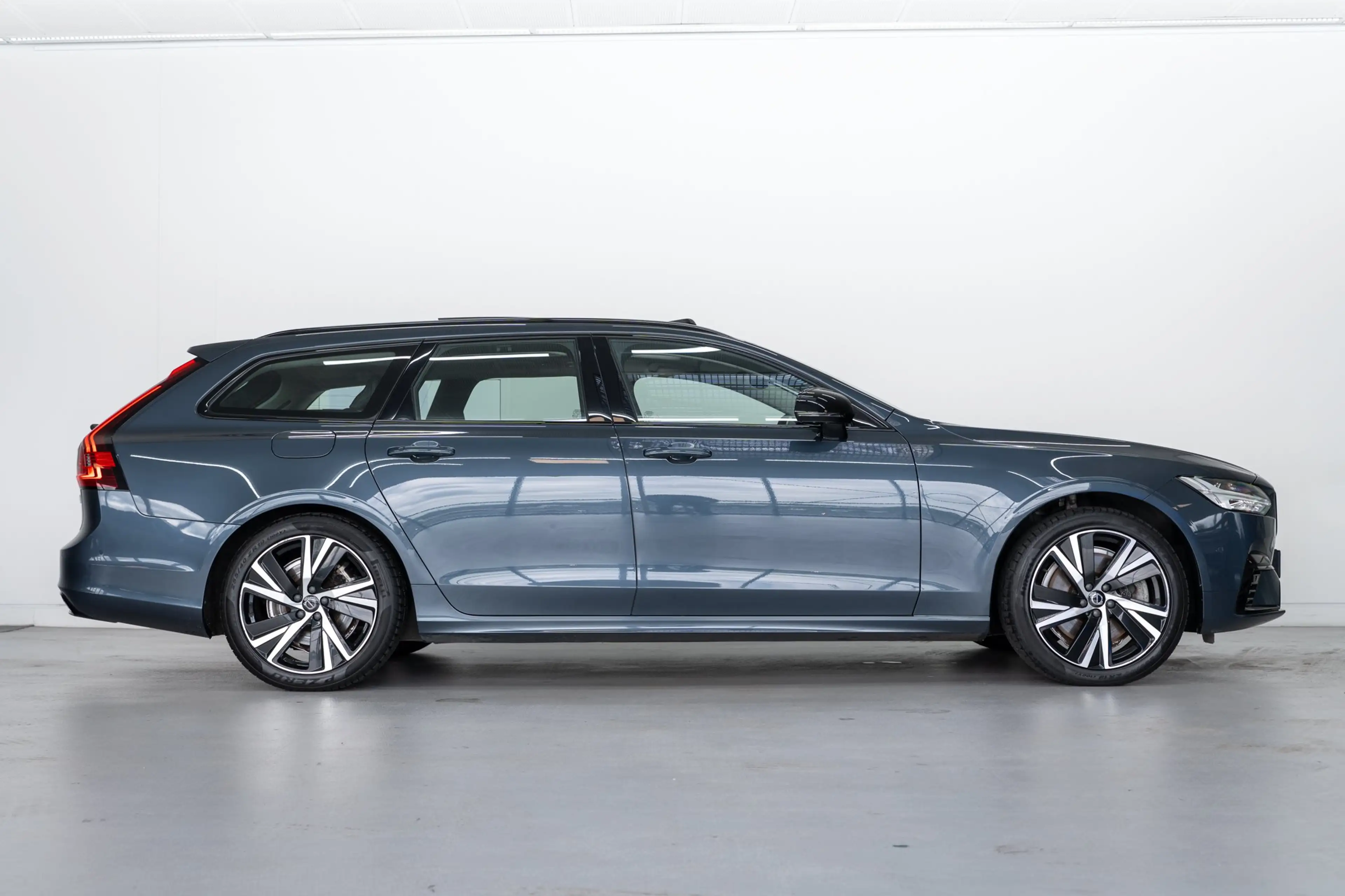Volvo V90 T6 350PK AWD Plus Dark | 360° | Panoramadak | 19" — photo 18