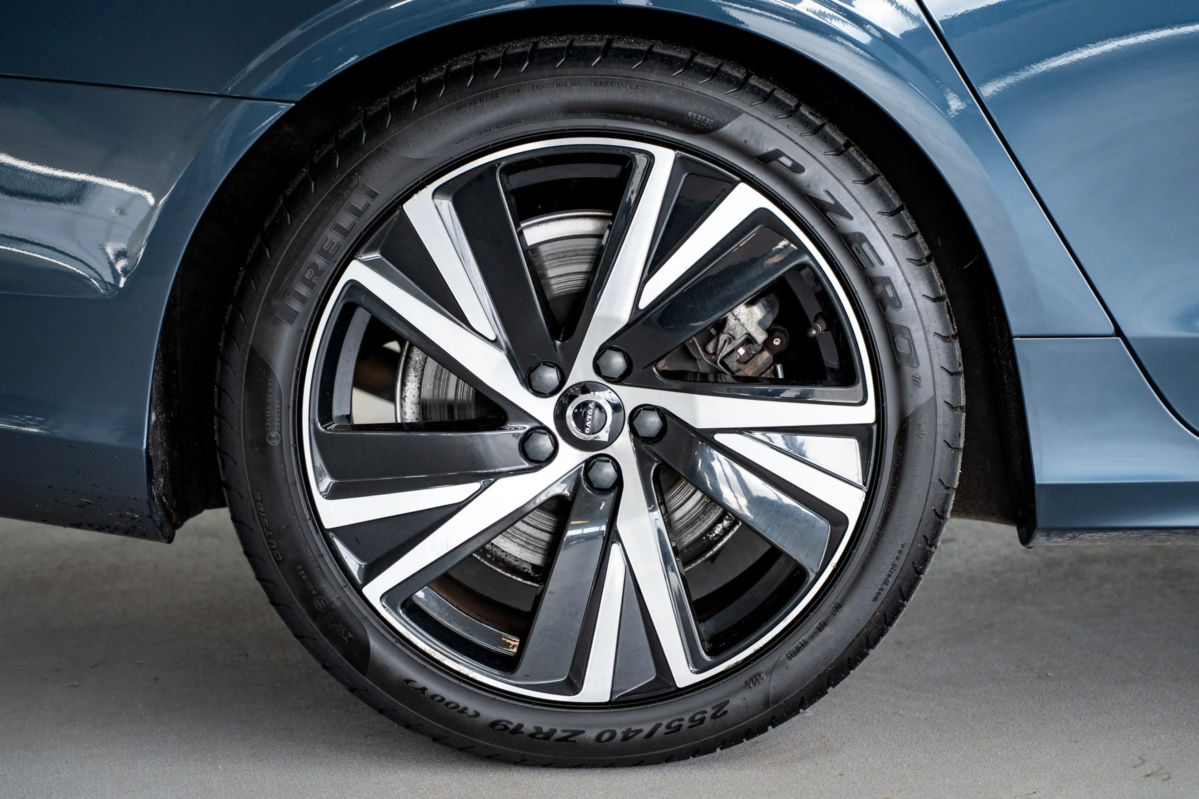 Volvo V90 T6 350PK AWD Plus Dark | 360° | Panoramadak | 19" — photo 37