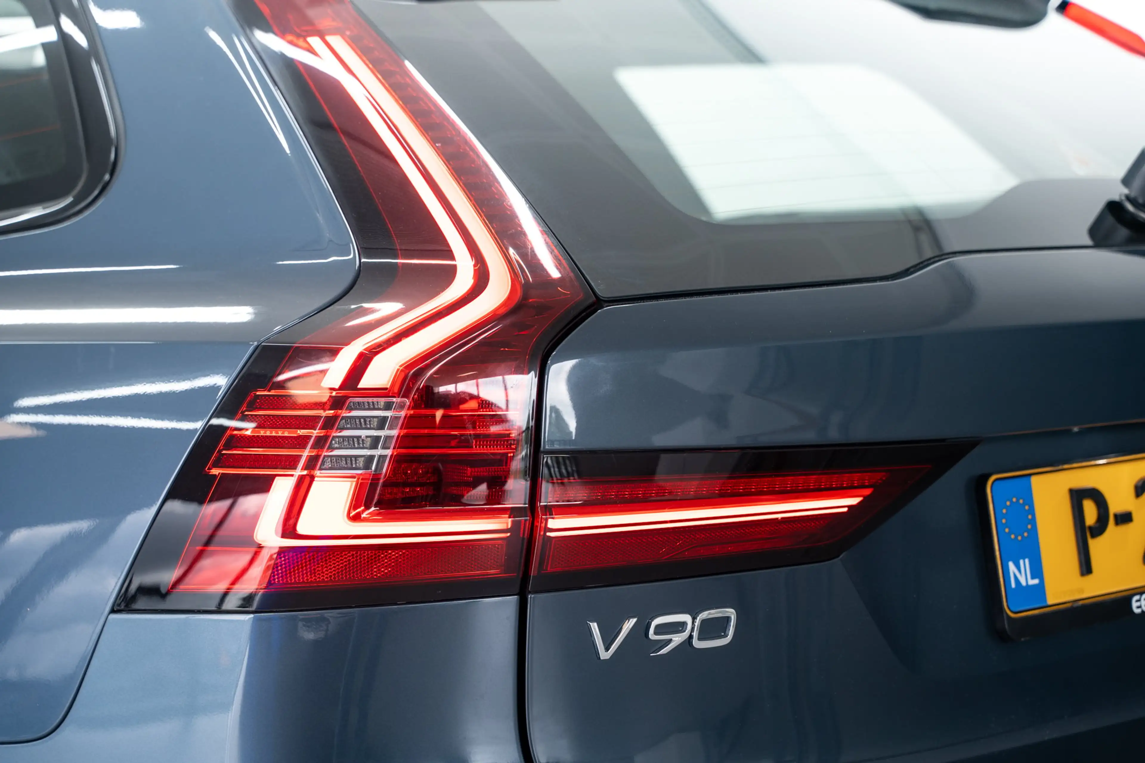 Volvo V90 T6 350PK AWD Plus Dark | 360° | Panoramadak | 19" — photo 39