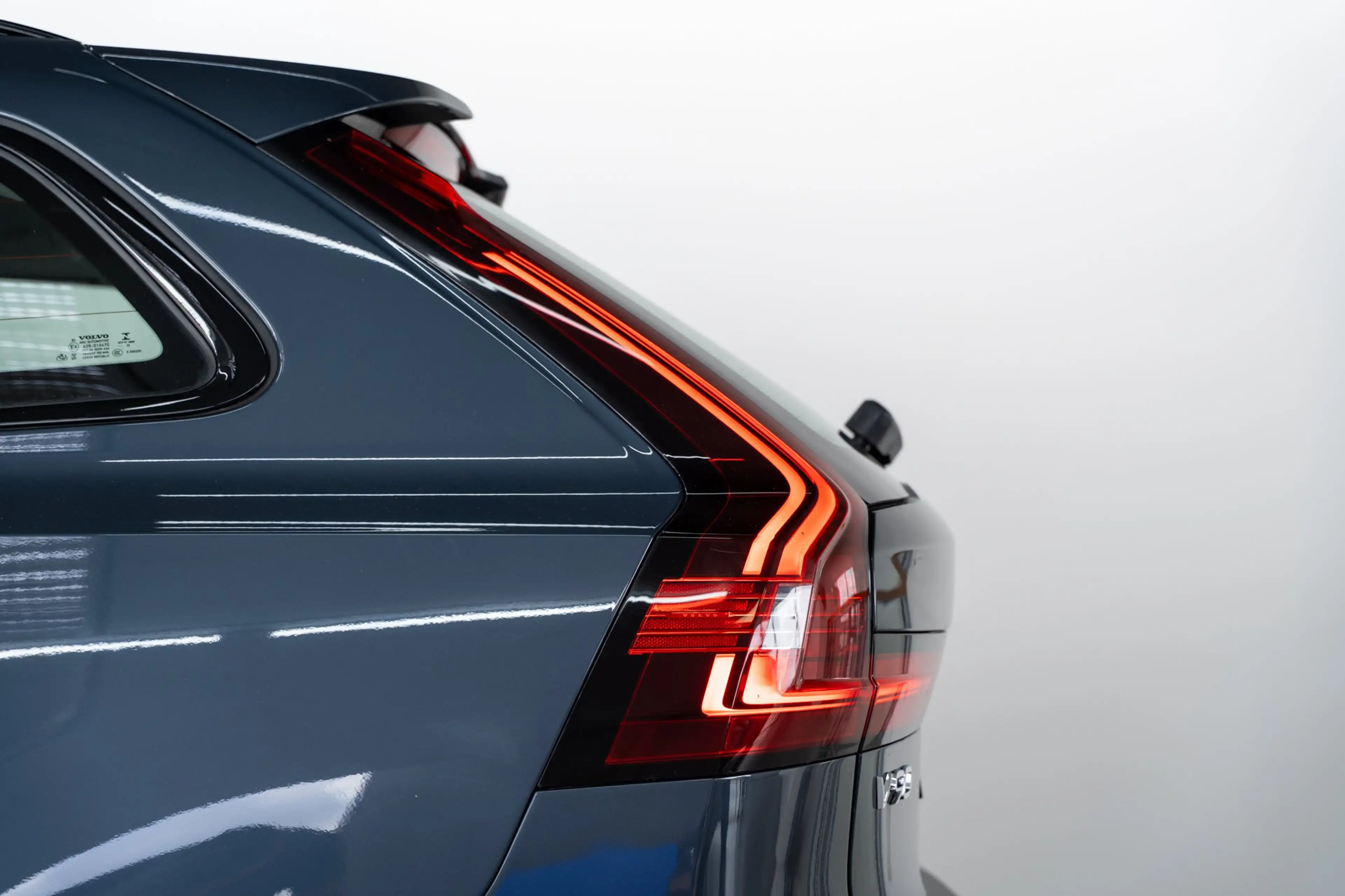 Volvo V90 T6 350PK AWD Plus Dark | 360° | Panoramadak | 19" — photo 31