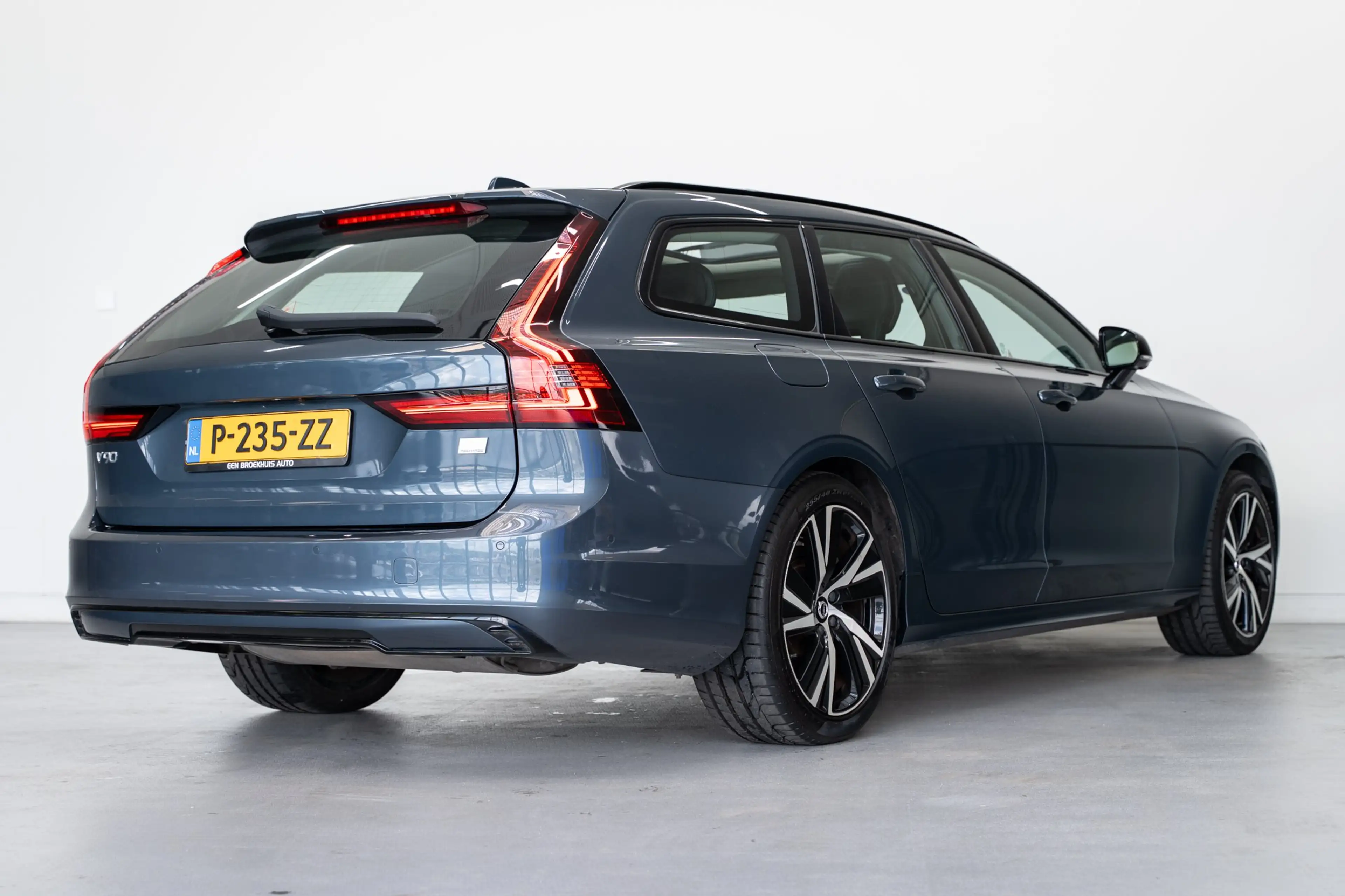 Volvo V90 T6 350PK AWD Plus Dark | 360° | Panoramadak | 19" — photo 3