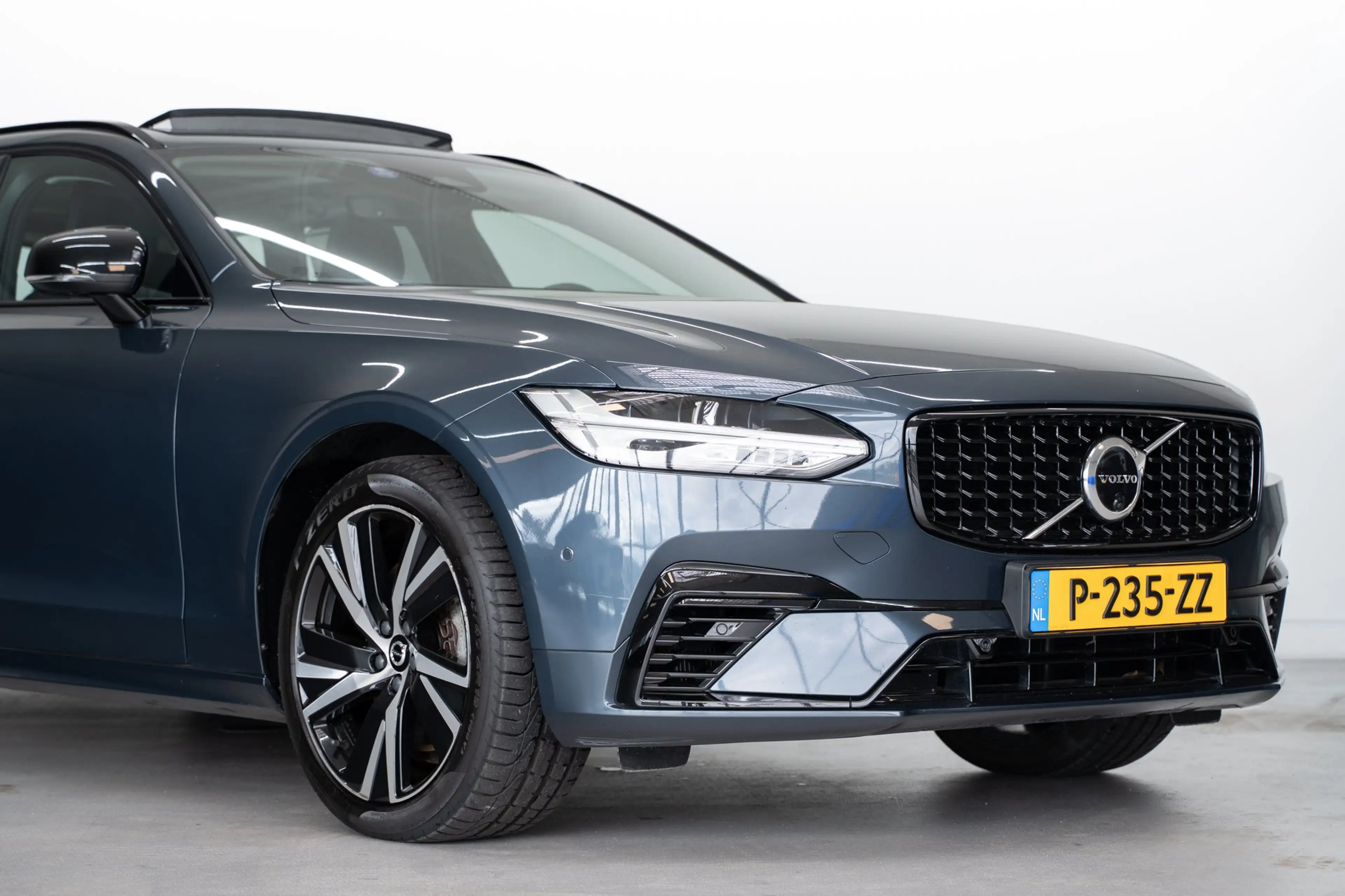 Volvo V90 T6 350PK AWD Plus Dark | 360° | Panoramadak | 19" — photo 41