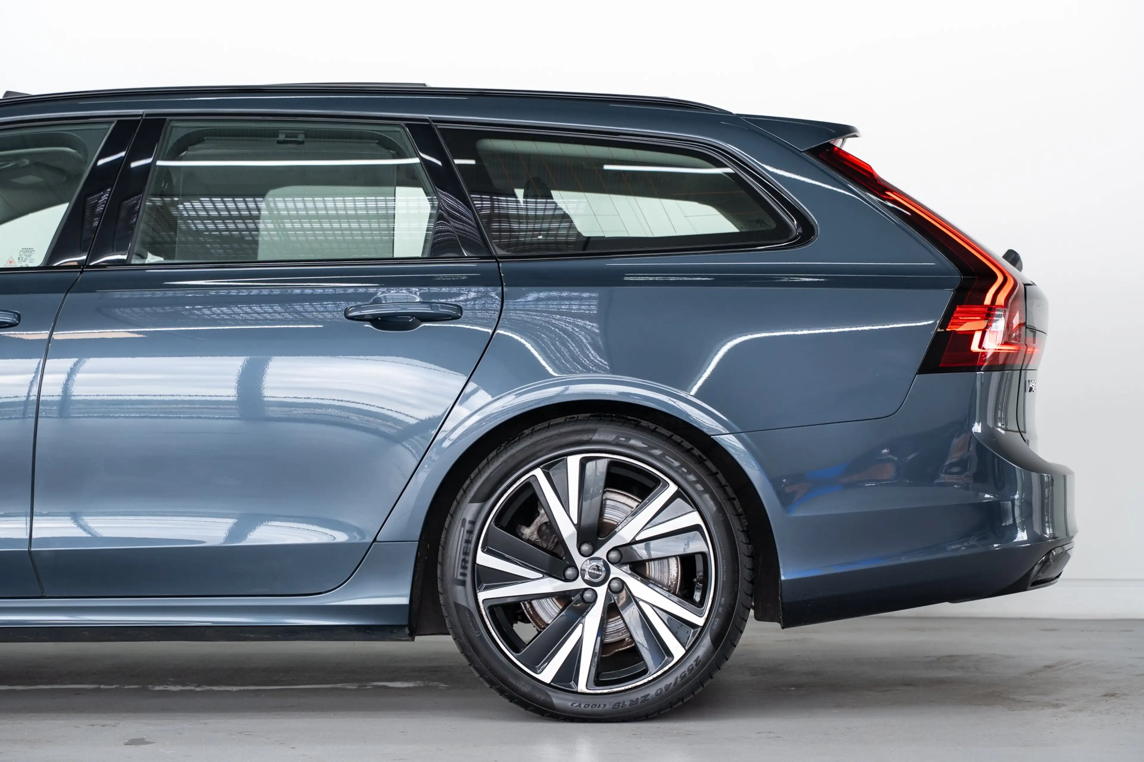Volvo V90 T6 350PK AWD Plus Dark | 360° | Panoramadak | 19" — photo 44