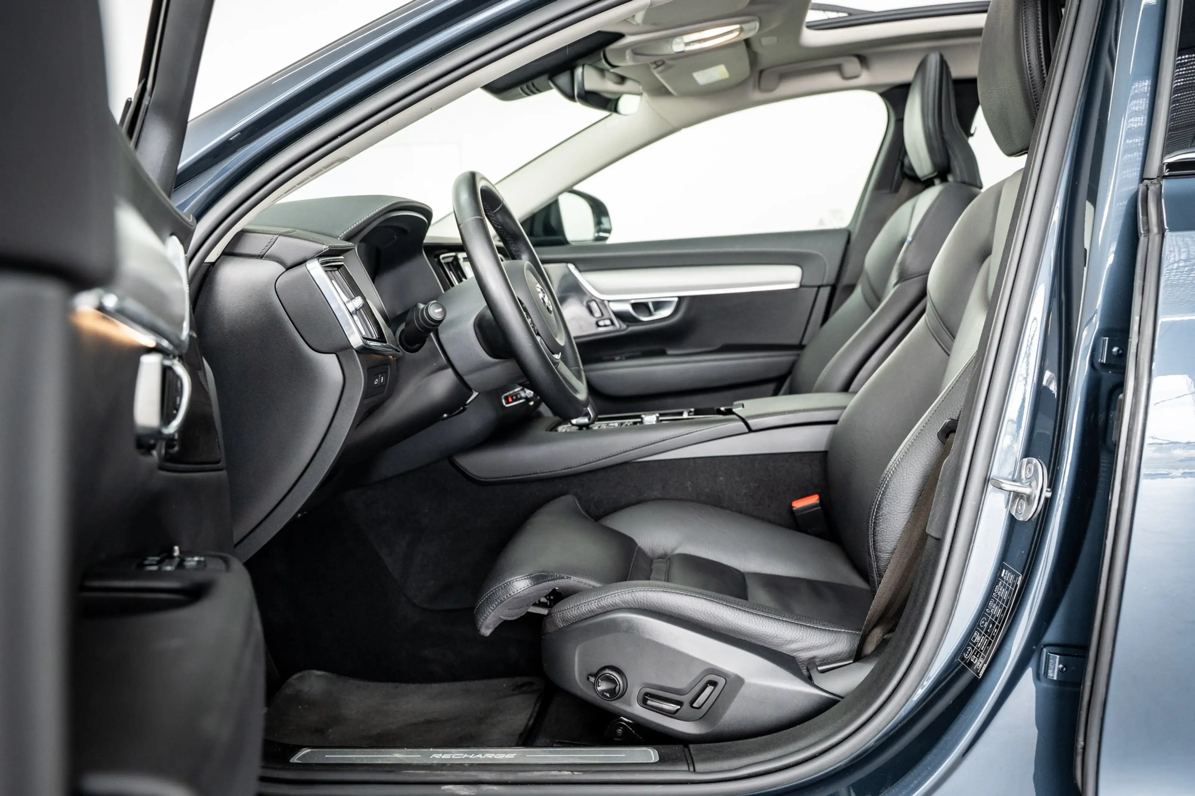 Volvo V90 T6 350PK AWD Plus Dark | 360° | Panoramadak | 19" — photo 4