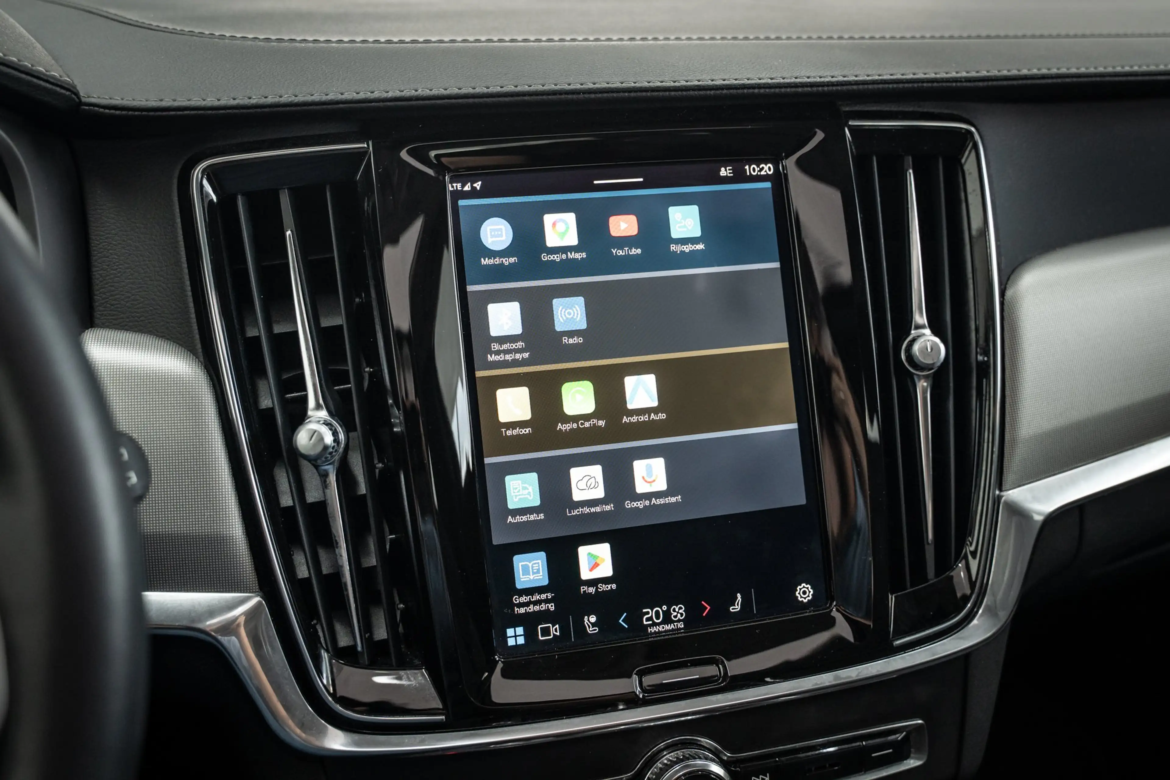 Volvo V90 T6 350PK AWD Plus Dark | 360° | Panoramadak | 19" — photo 32