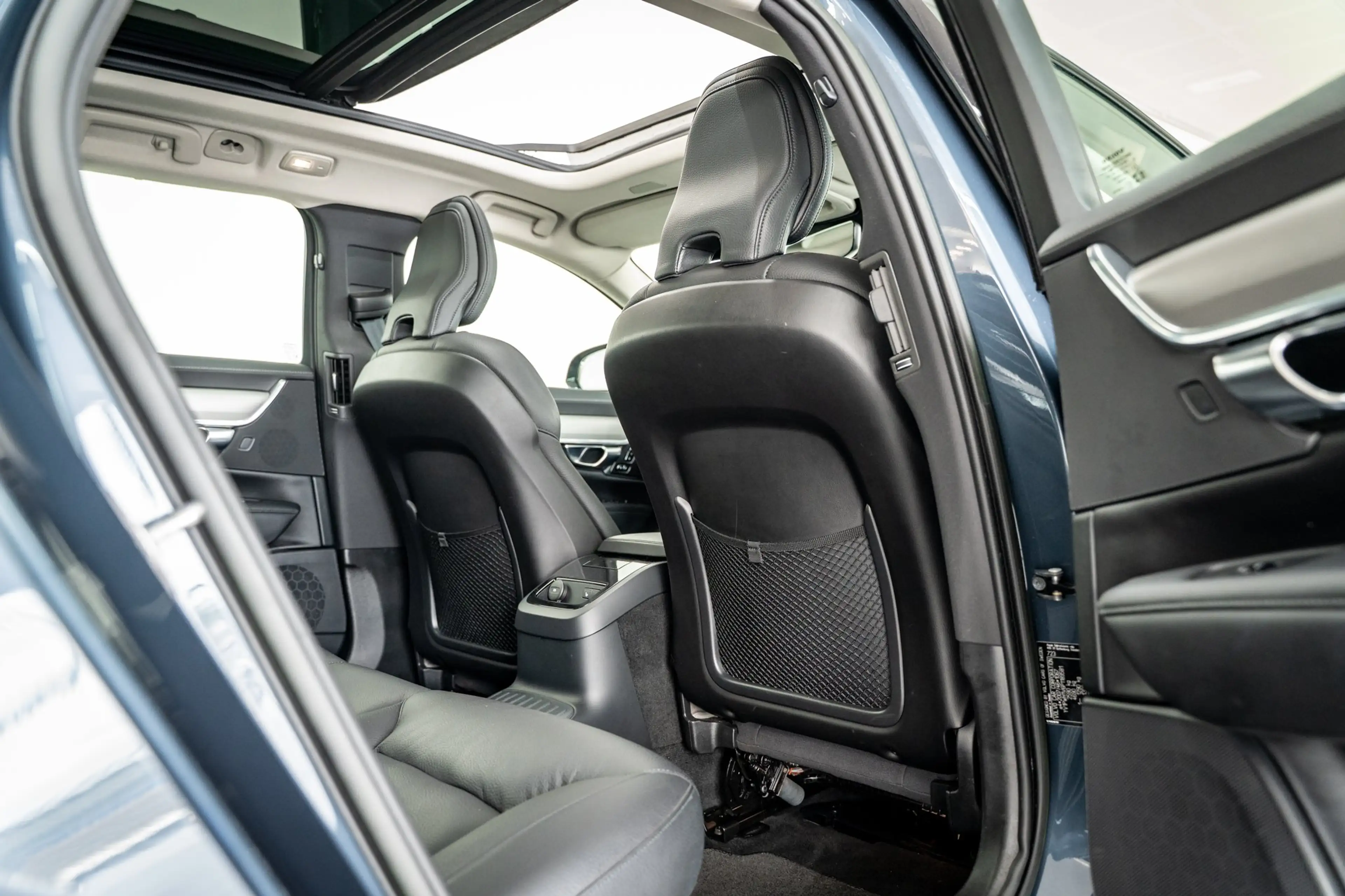 Volvo V90 T6 350PK AWD Plus Dark | 360° | Panoramadak | 19" — photo 7