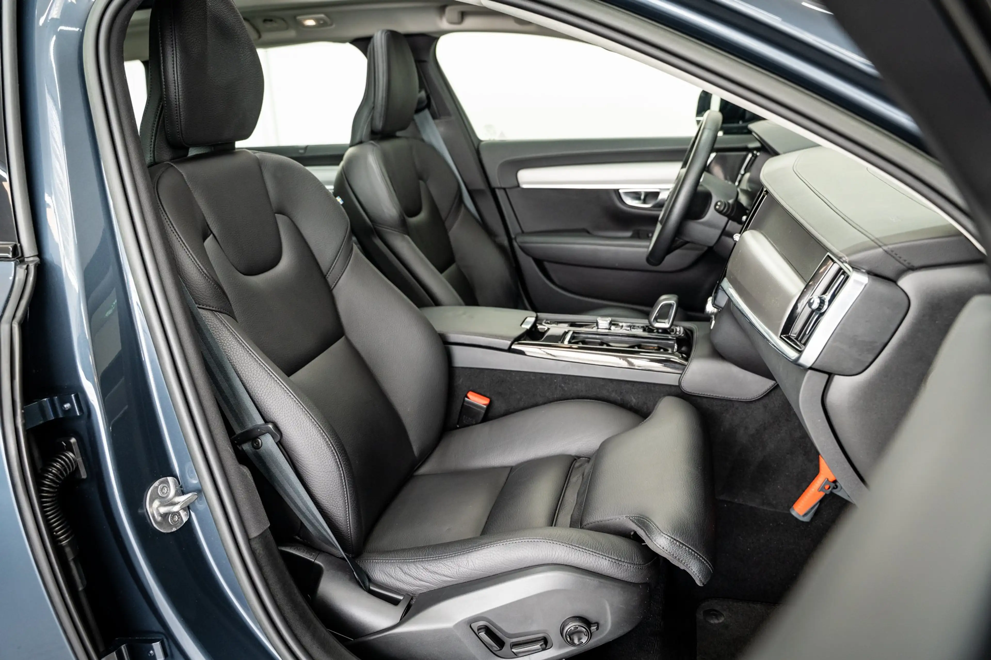 Volvo V90 T6 350PK AWD Plus Dark | 360° | Panoramadak | 19" — photo 24