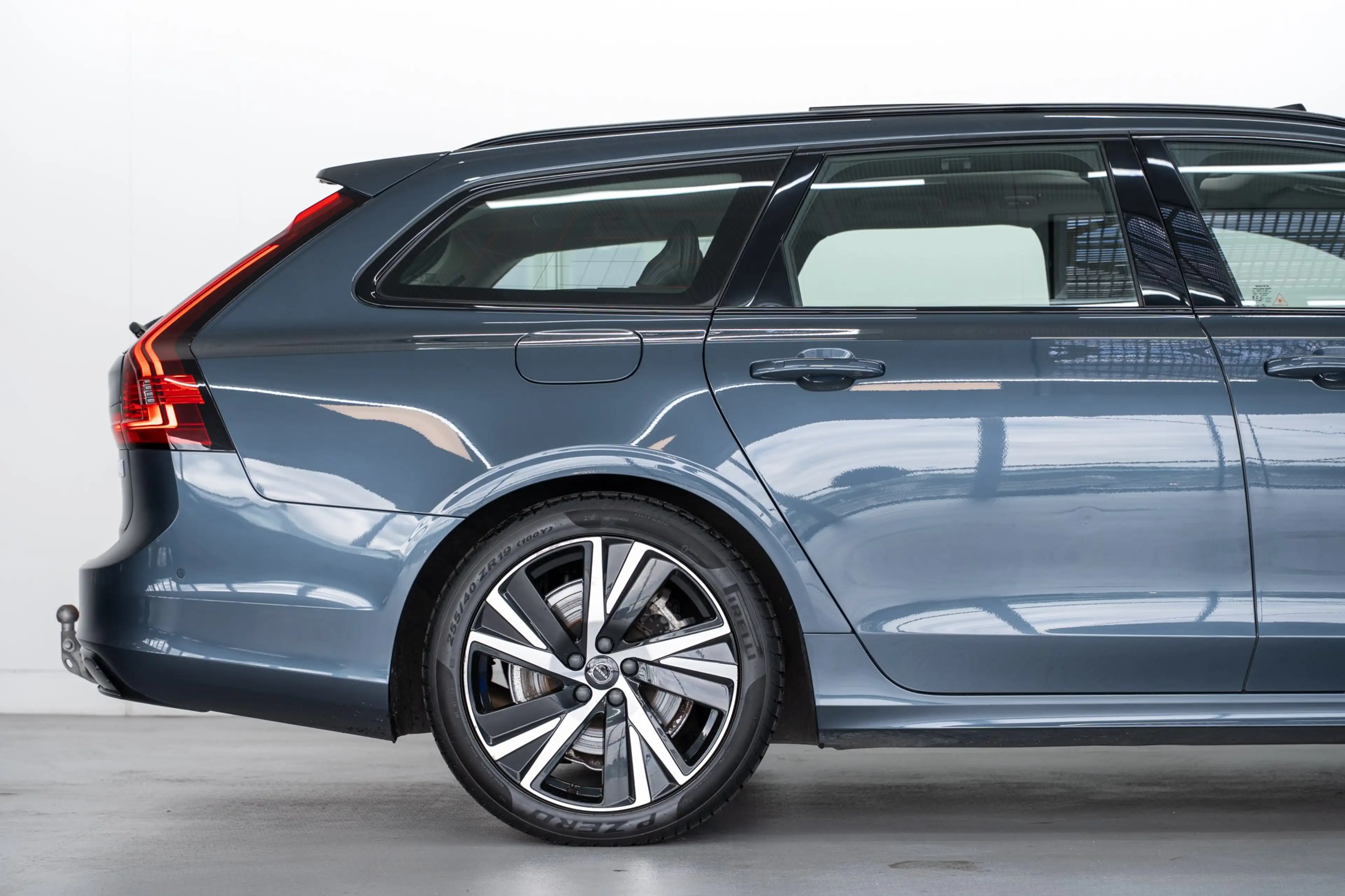 Volvo V90 T6 350PK AWD Plus Dark | 360° | Panoramadak | 19" — photo 33