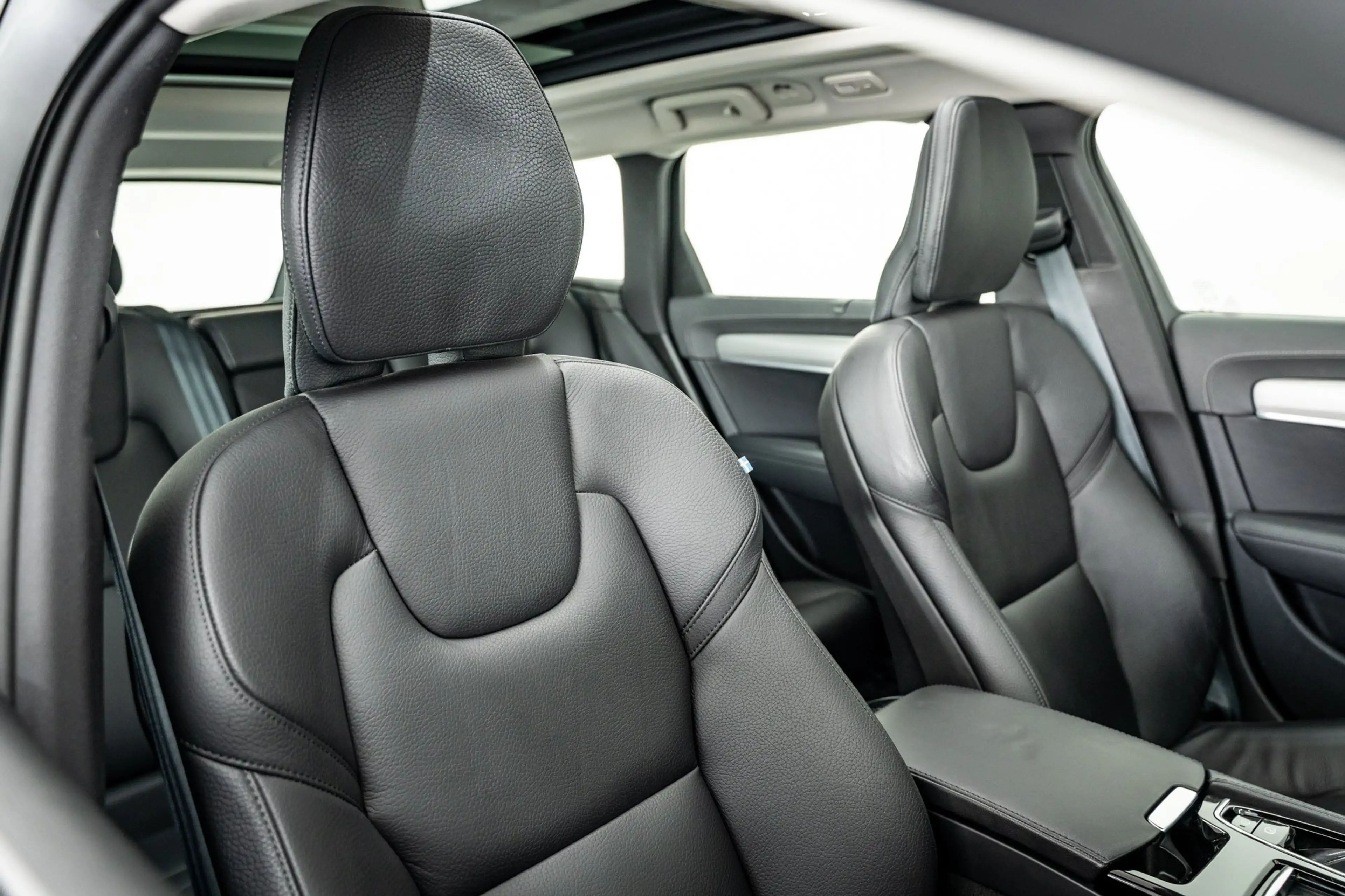 Volvo V90 T6 350PK AWD Plus Dark | 360° | Panoramadak | 19" — photo 17