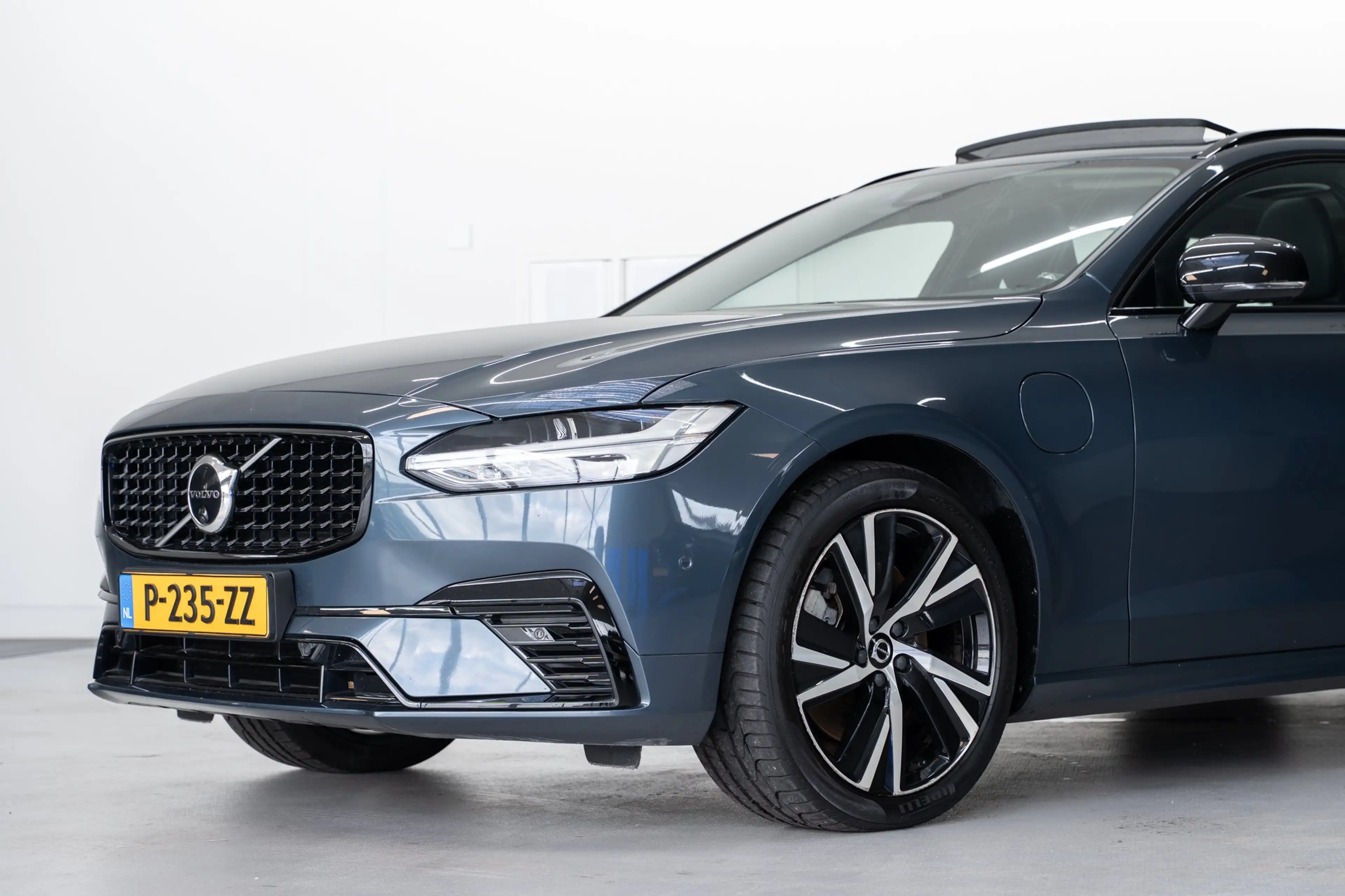 Volvo V90 T6 350PK AWD Plus Dark | 360° | Panoramadak | 19" — photo 42