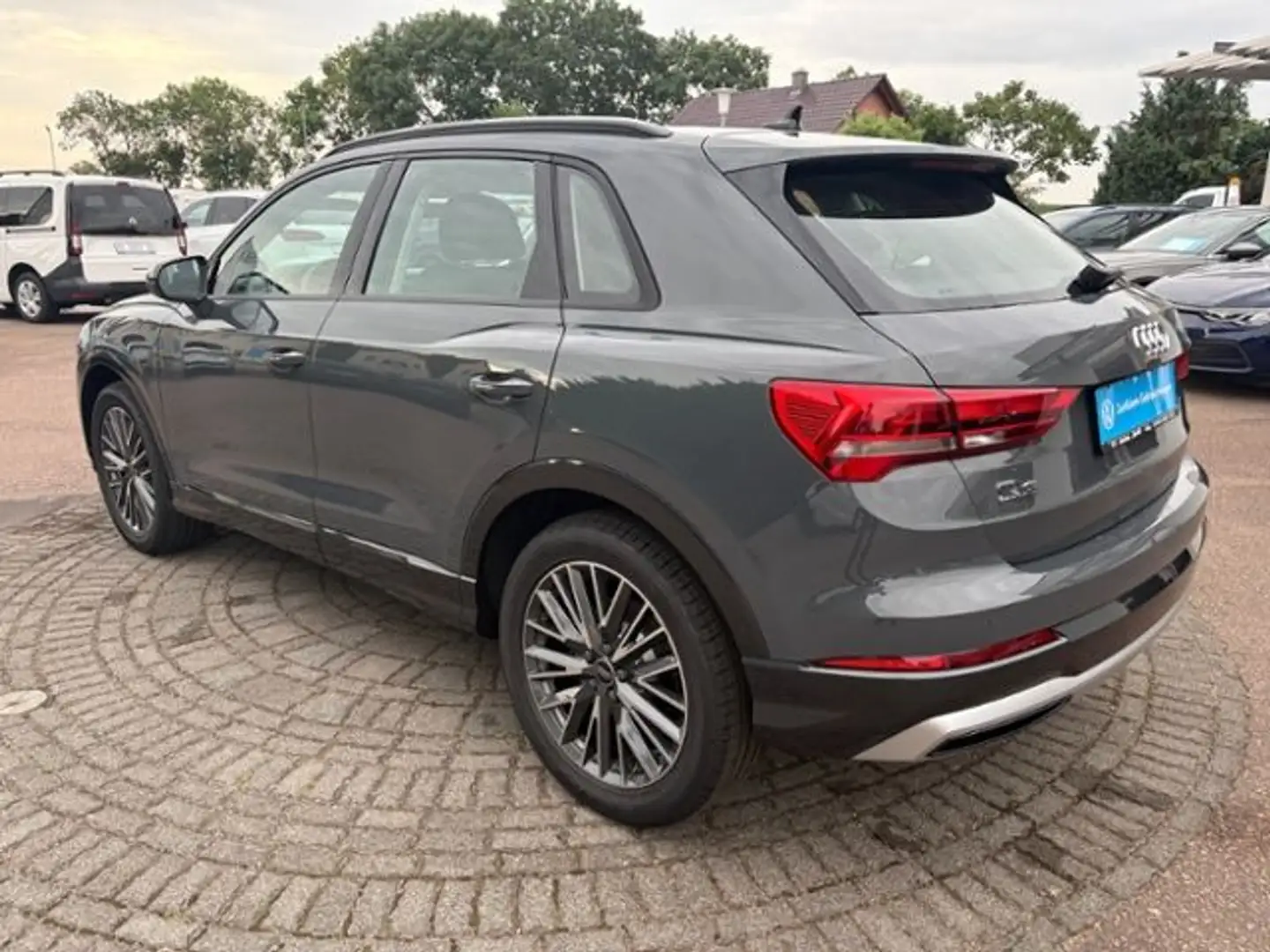 Audi Q3 1.5 TFSI Advanced,S-tronic,AHK,Standheizung Grau - 2