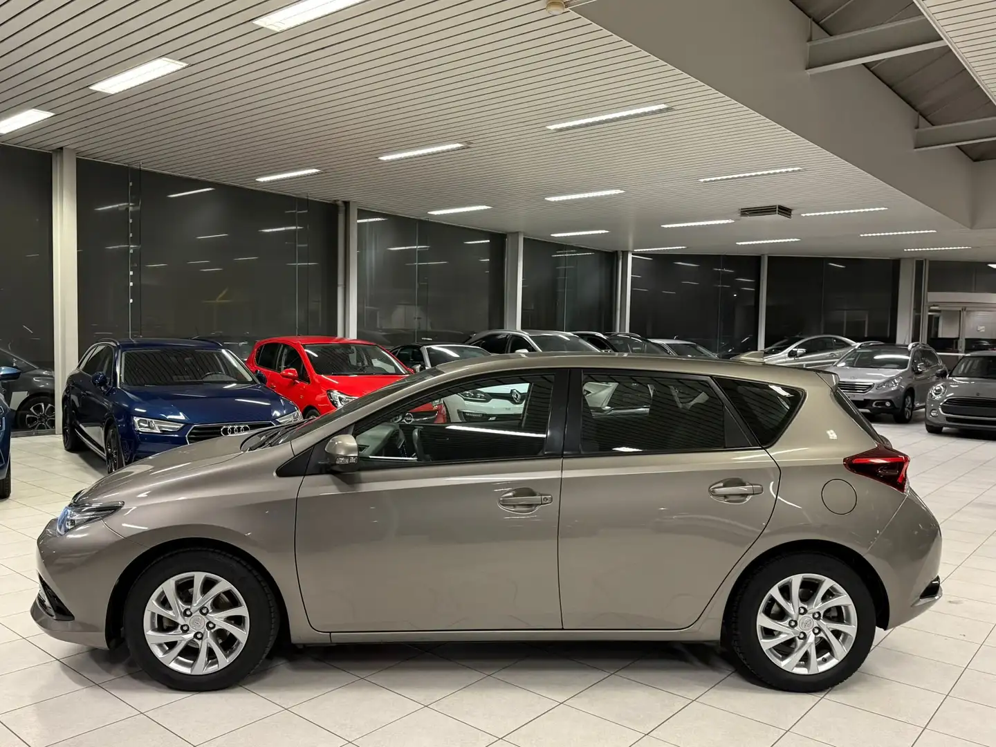 Toyota Auris 1.3i Benzine 73kw Euro 6b Année 2016, 123.000Km Grijs - 2
