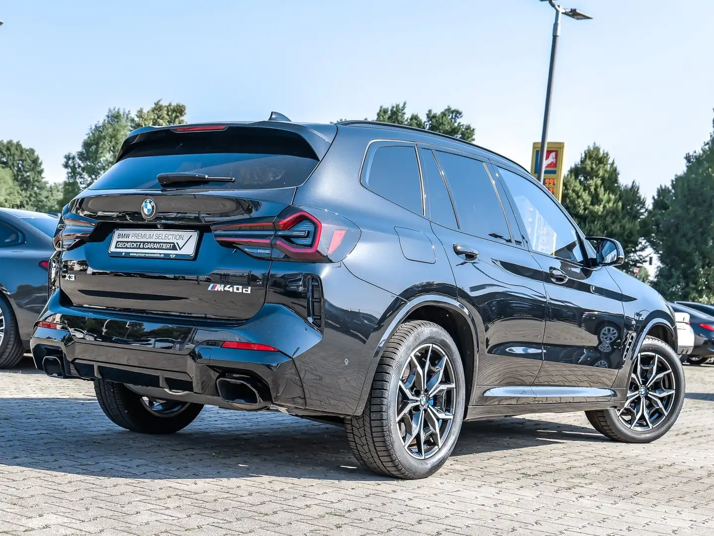BMW X3 M 40d LCProf Pano AHK STHZ ACC Memory H/K Schwarz - 2