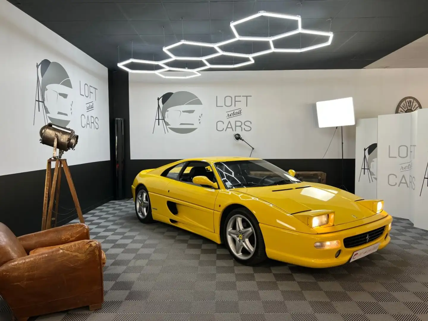 Ferrari F355 F 355 COUPE 2.7 Berlinetta Amarillo - 1