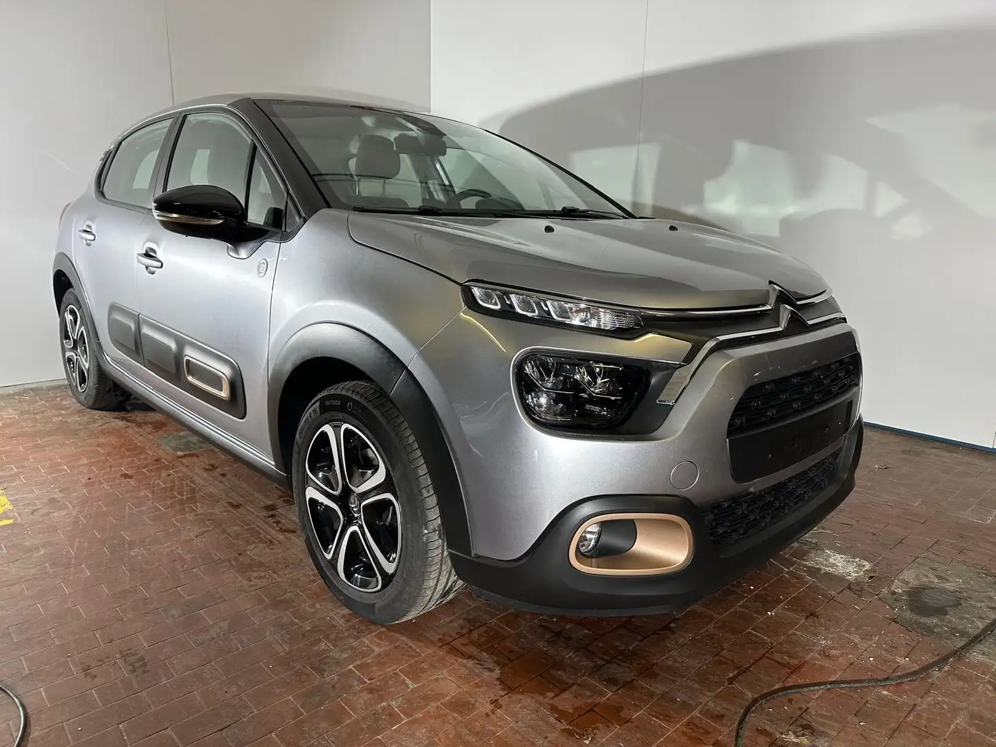 Citroen C3 1.2 83cv C-Series + Car Play + R16 Gri - 1