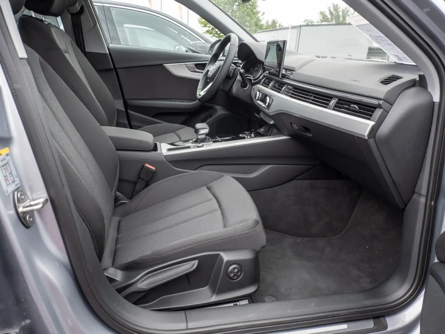 Audi A4 Avant 35 TDI S tronic PDC SHZ NAVI ACC LED Argento - 2