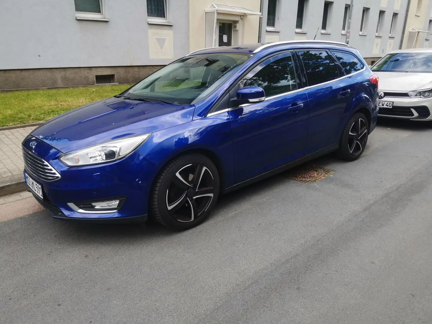 Ford Focus Focus Turnier 1.5 TDCi DPF Start-Stopp-System Tita Modrá - 1
