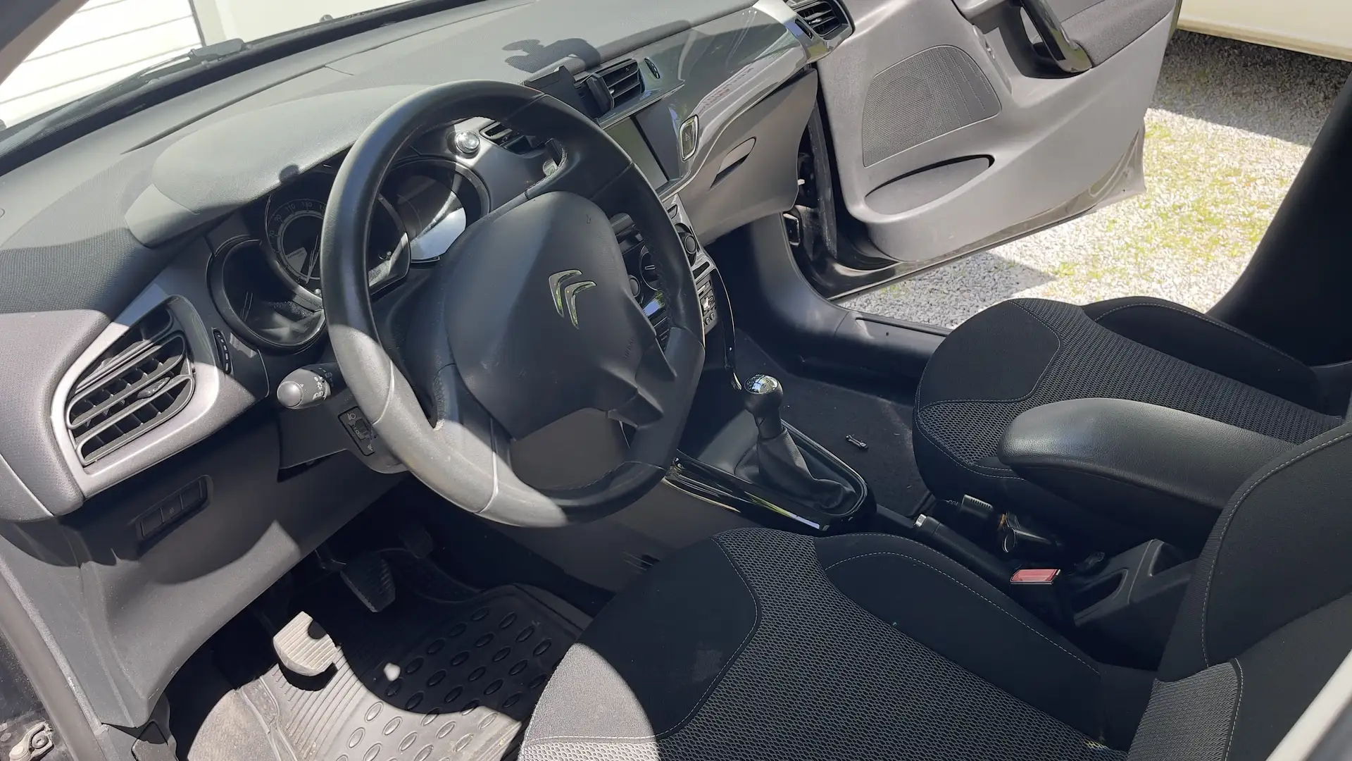 Citroen C3 Pure Tech (VTi) 68 Attraction - 2