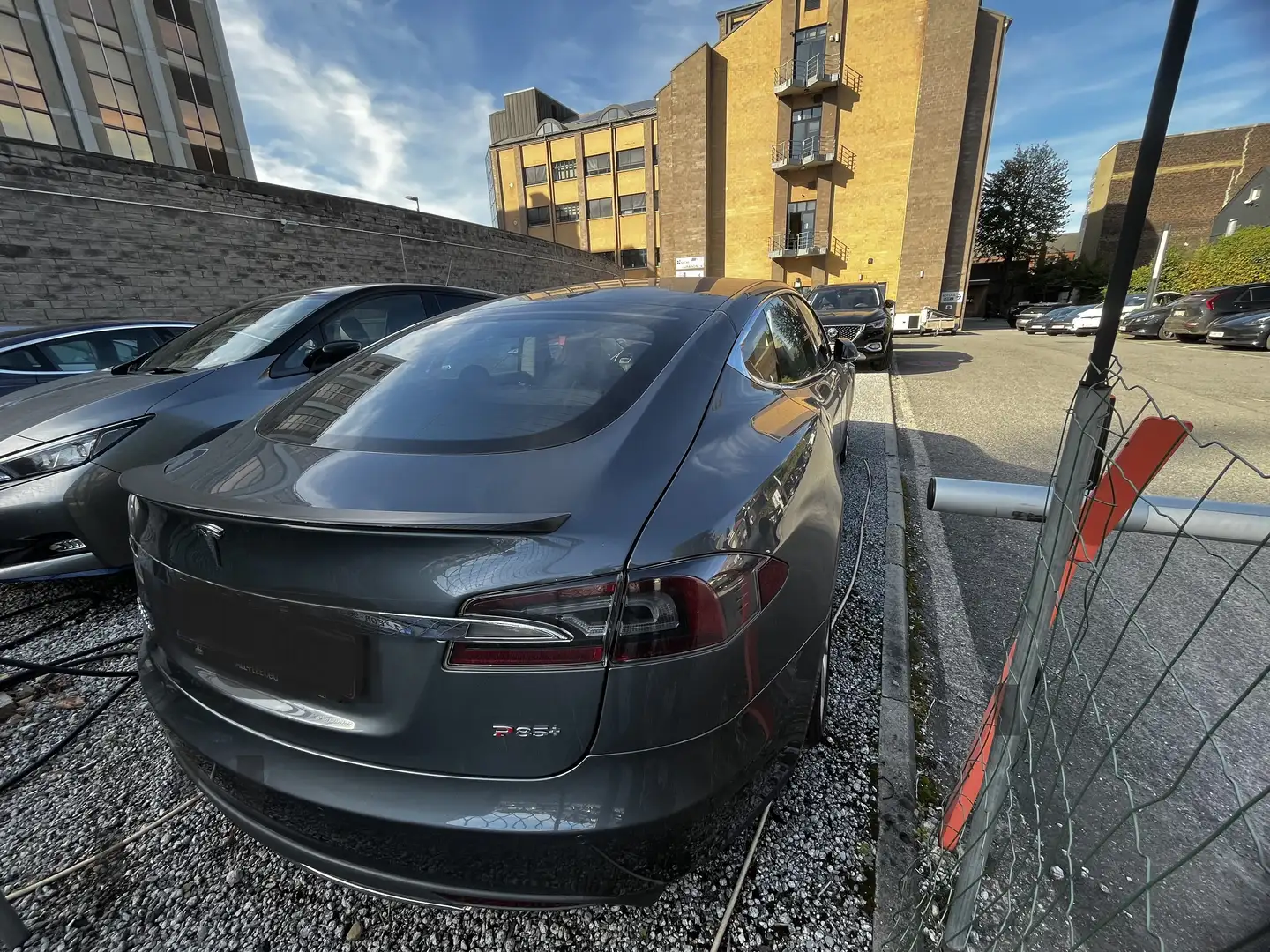 Tesla Model S 85 kWh Performance Grijs - 2