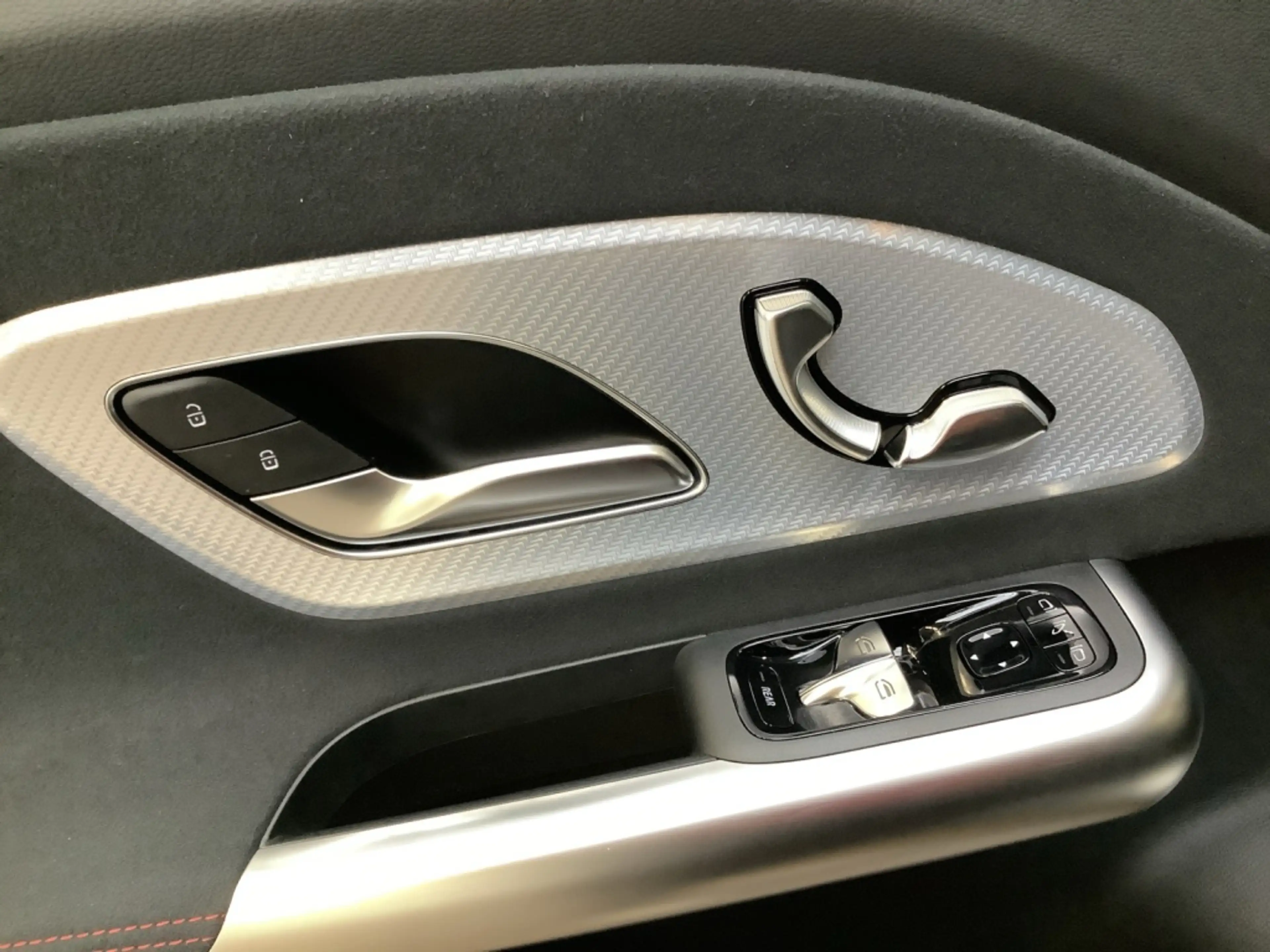 Mercedes-Benz GLB 200 +AMGLINE+NIGHT+19"+LED+SUPERSCREEN+AHK+ — photo 9