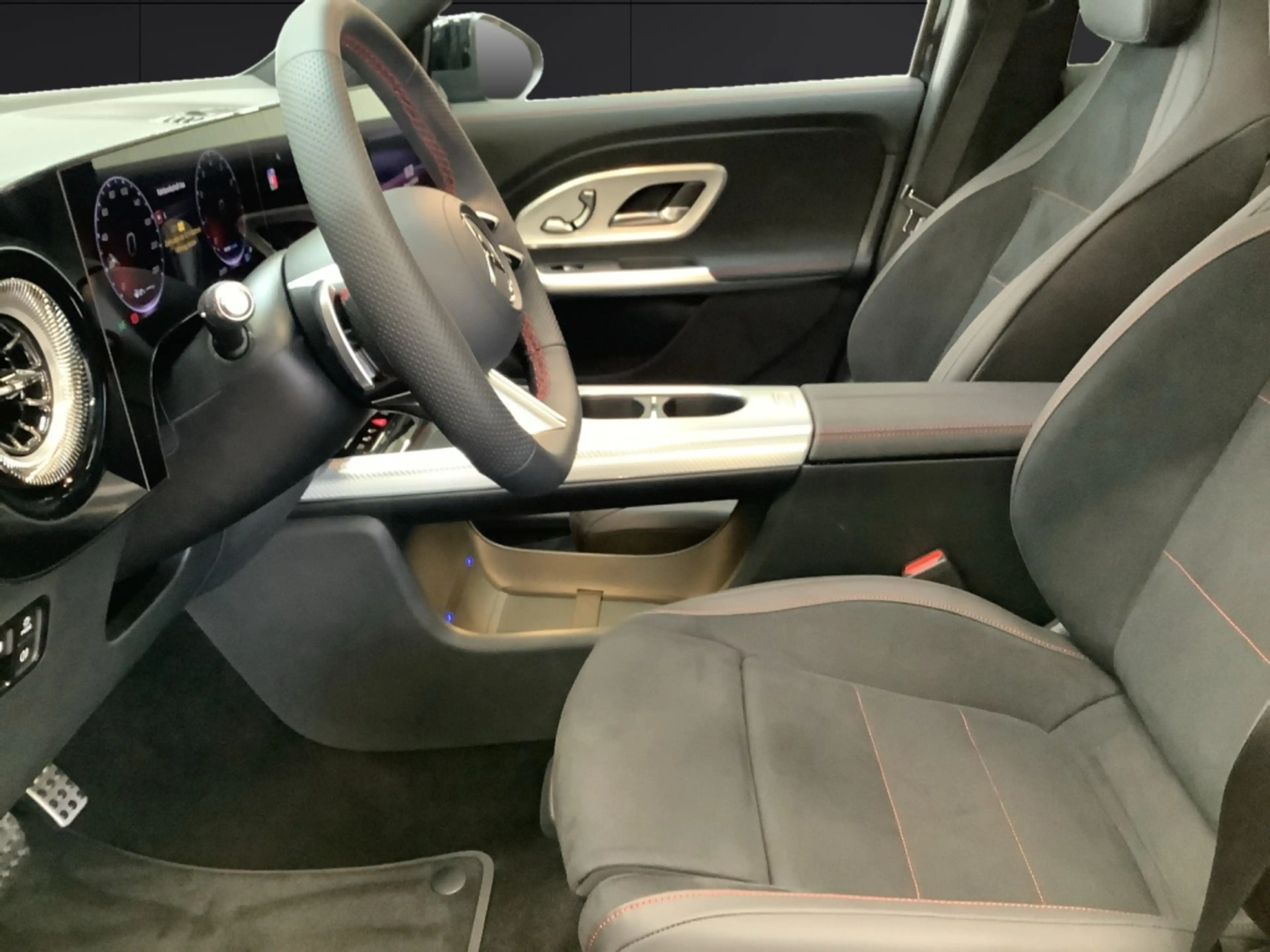 Mercedes-Benz GLB 200 +AMGLINE+NIGHT+19"+LED+SUPERSCREEN+AHK+ — photo 8